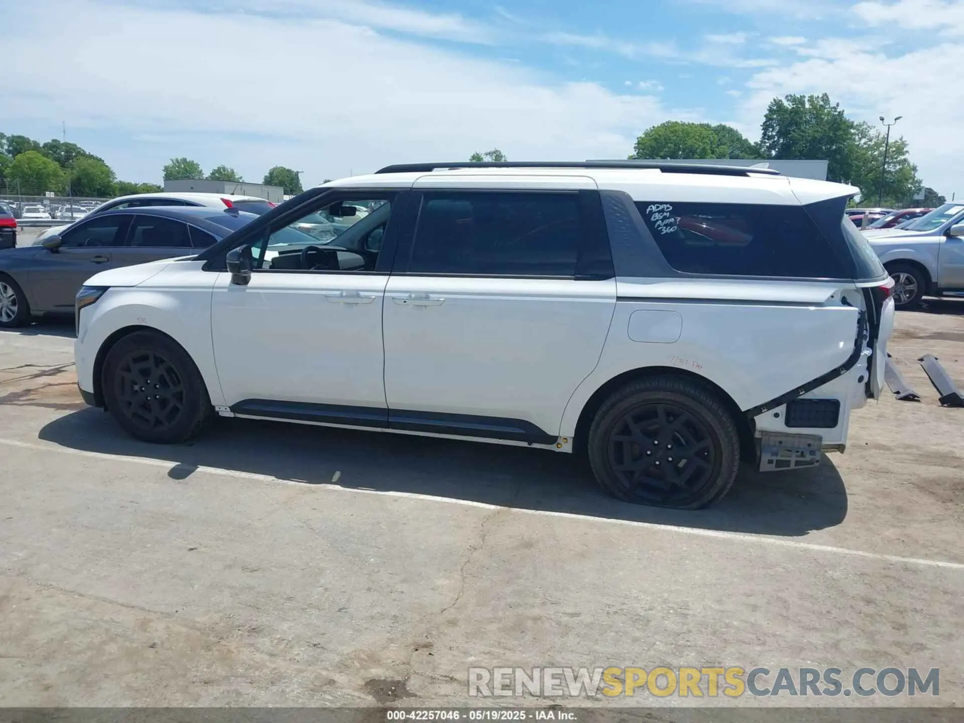 15 Photograph of a damaged car KNDNE5K34S6492592 KIA CARNIVAL MPV 2025
