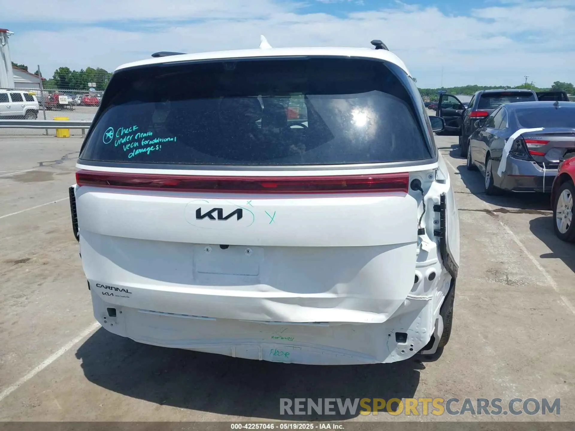 17 Photograph of a damaged car KNDNE5K34S6492592 KIA CARNIVAL MPV 2025