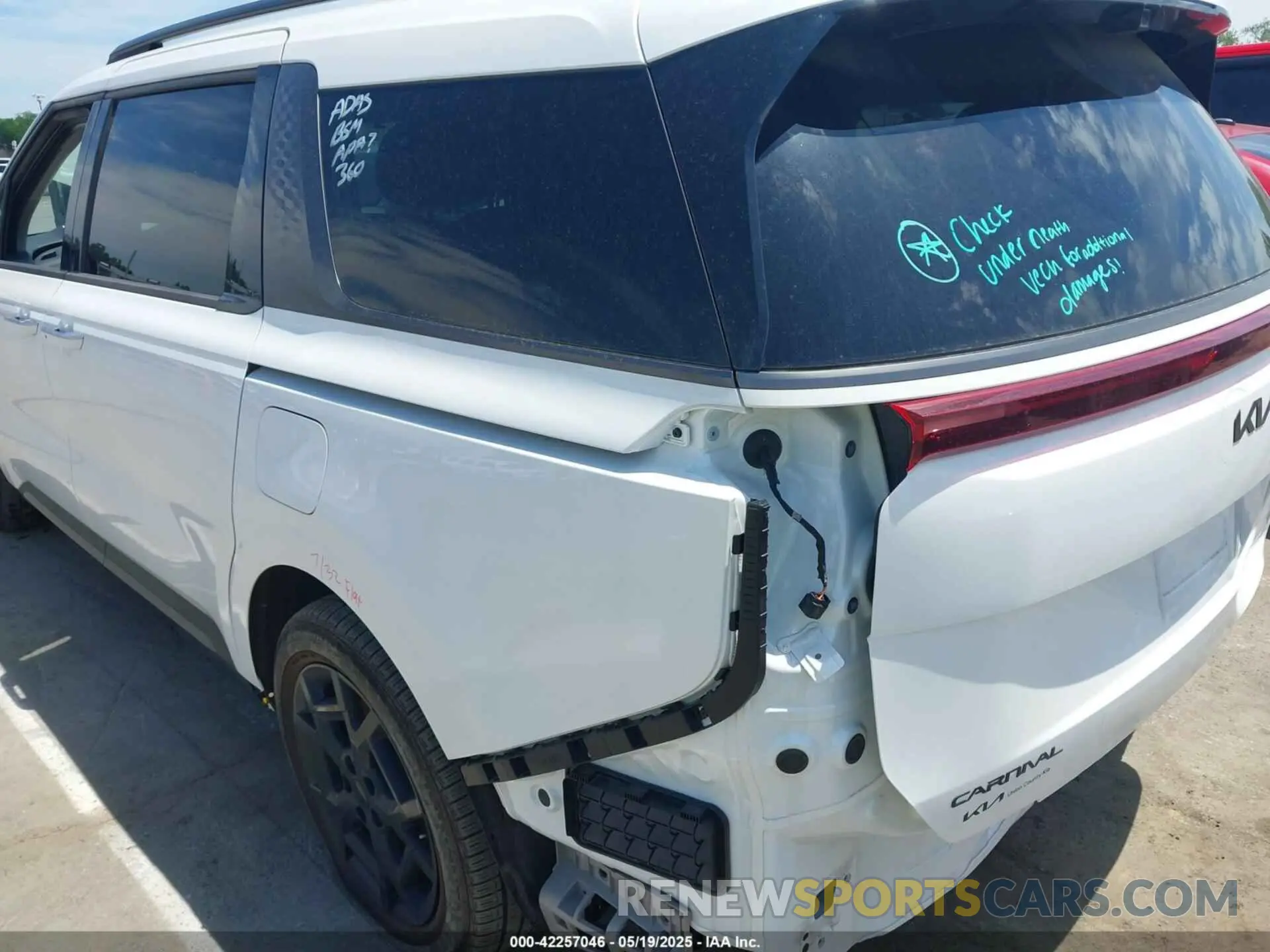 18 Photograph of a damaged car KNDNE5K34S6492592 KIA CARNIVAL MPV 2025