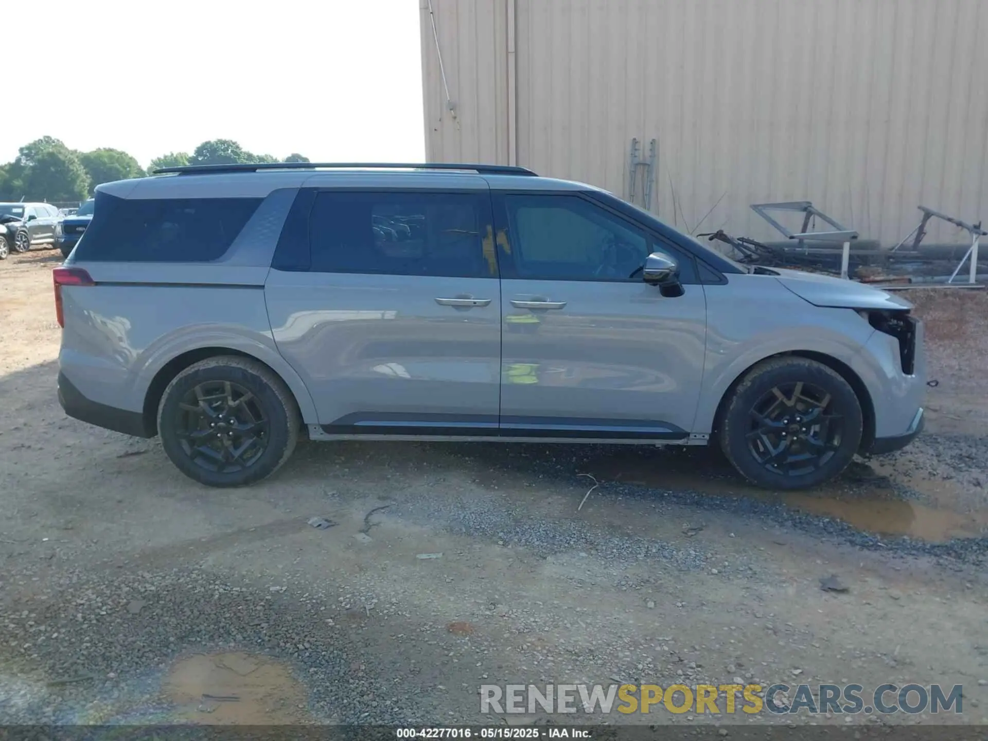 14 Photograph of a damaged car KNDNE5K37S6518943 KIA CARNIVAL MPV 2025