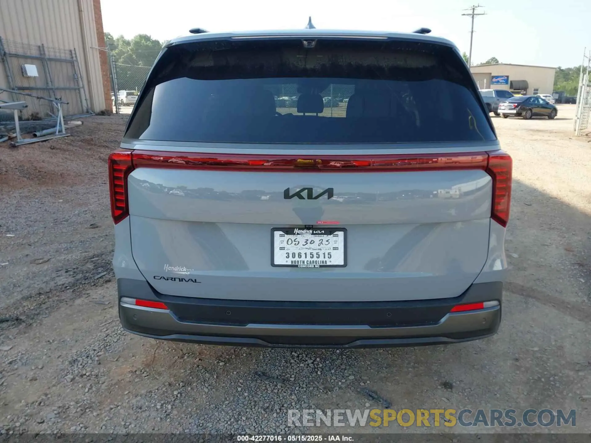 17 Photograph of a damaged car KNDNE5K37S6518943 KIA CARNIVAL MPV 2025