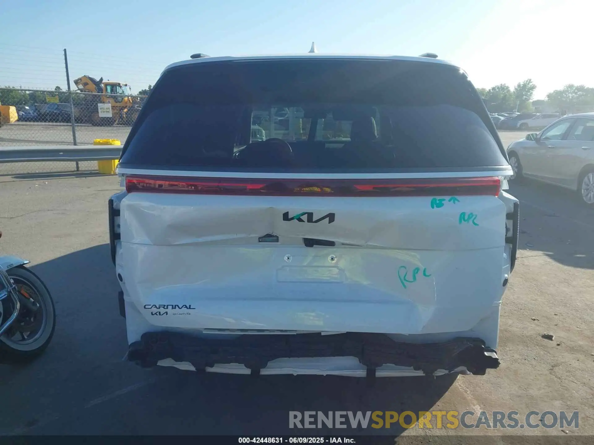 17 Photograph of a damaged car KNDNE5K3XS6534585 KIA CARNIVAL MPV 2025