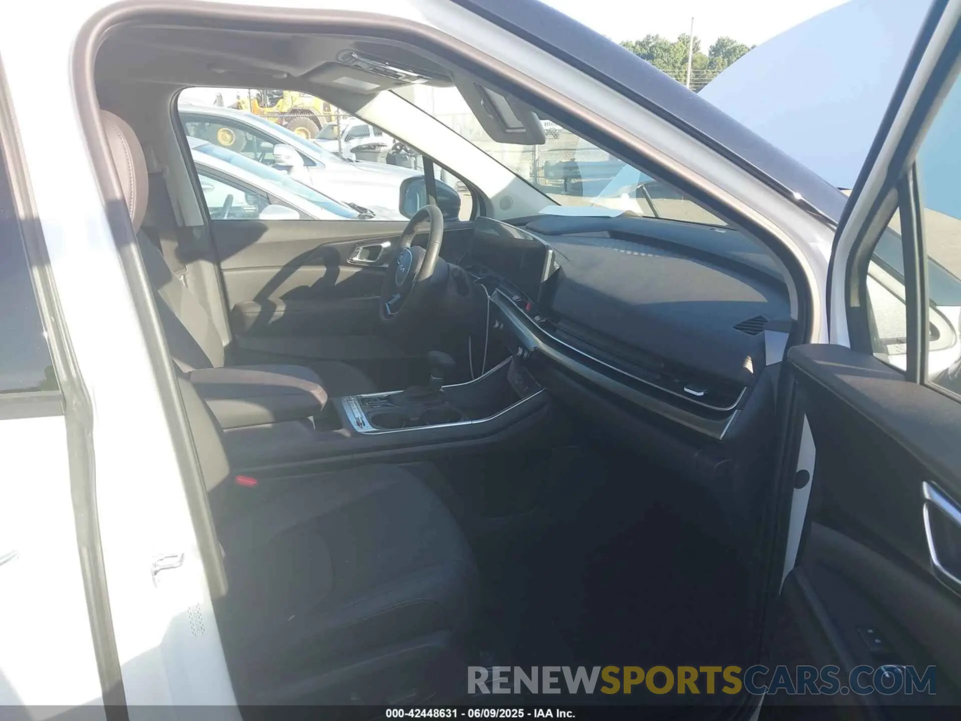 5 Photograph of a damaged car KNDNE5K3XS6534585 KIA CARNIVAL MPV 2025