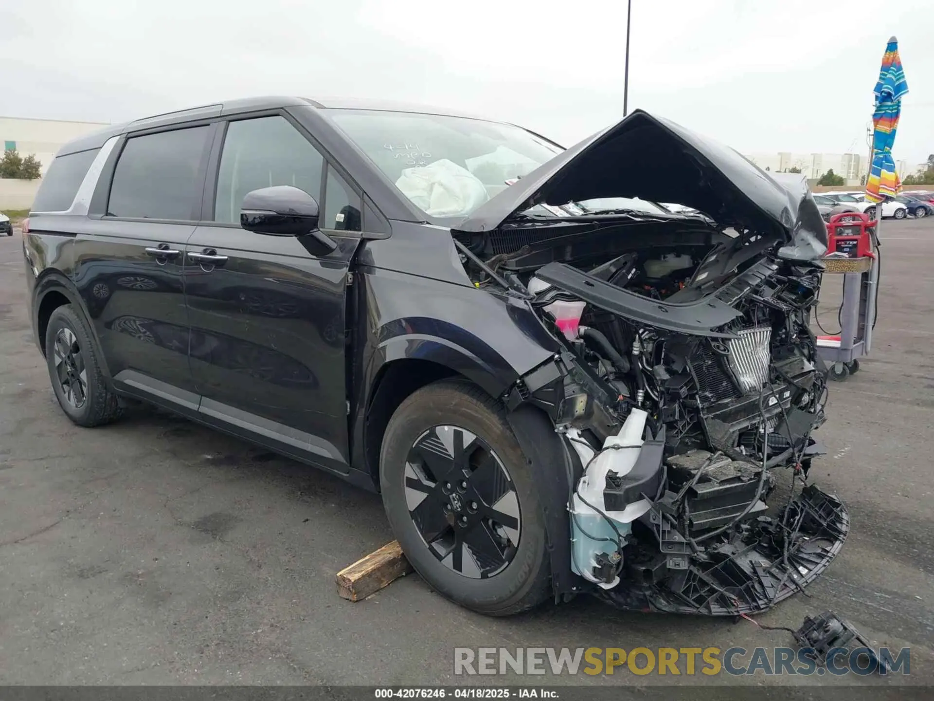1 Photograph of a damaged car KNDNB5KAXS6049614 KIA CARNIVAL MPV HYBRID 2025