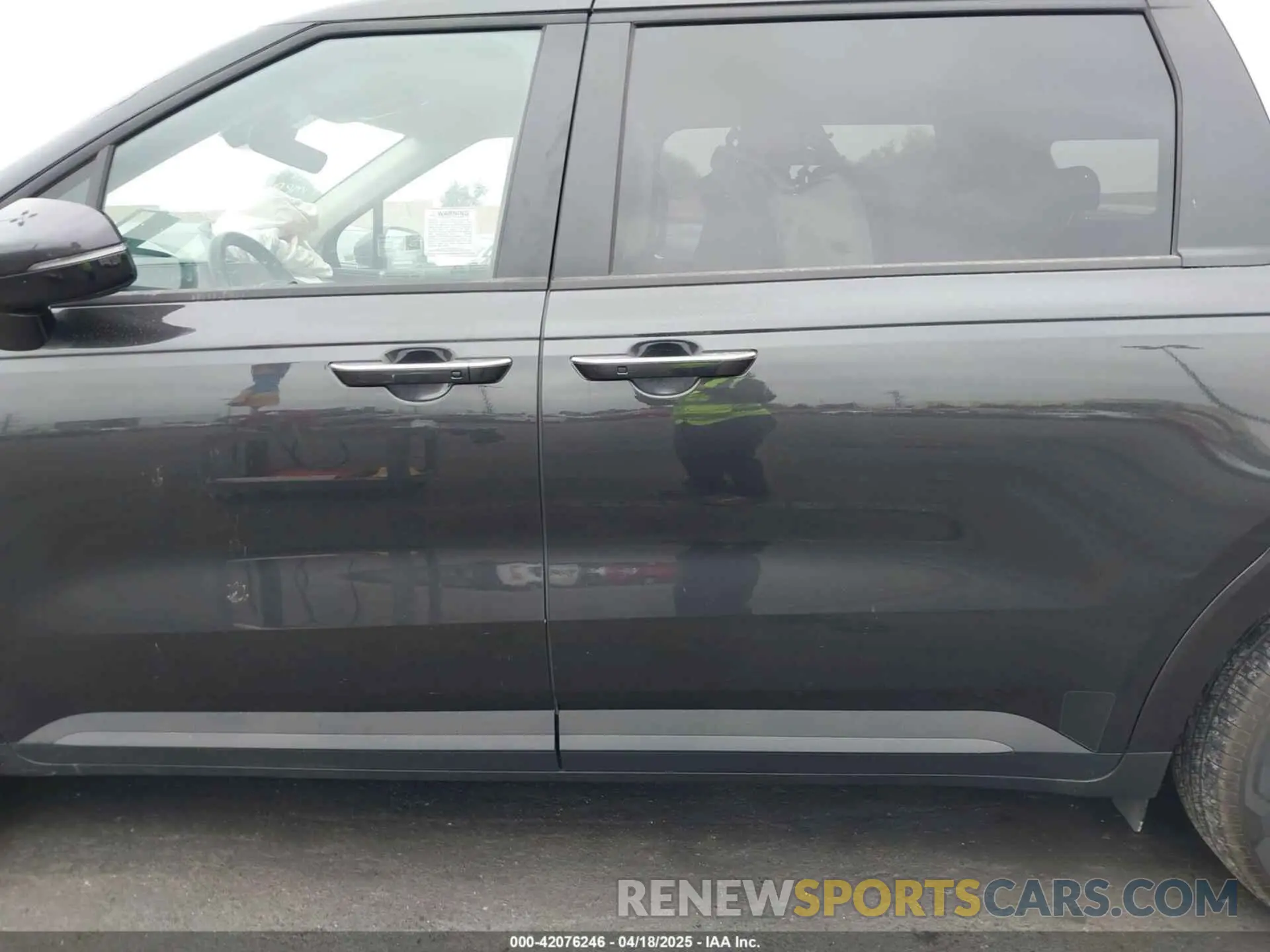 14 Photograph of a damaged car KNDNB5KAXS6049614 KIA CARNIVAL MPV HYBRID 2025