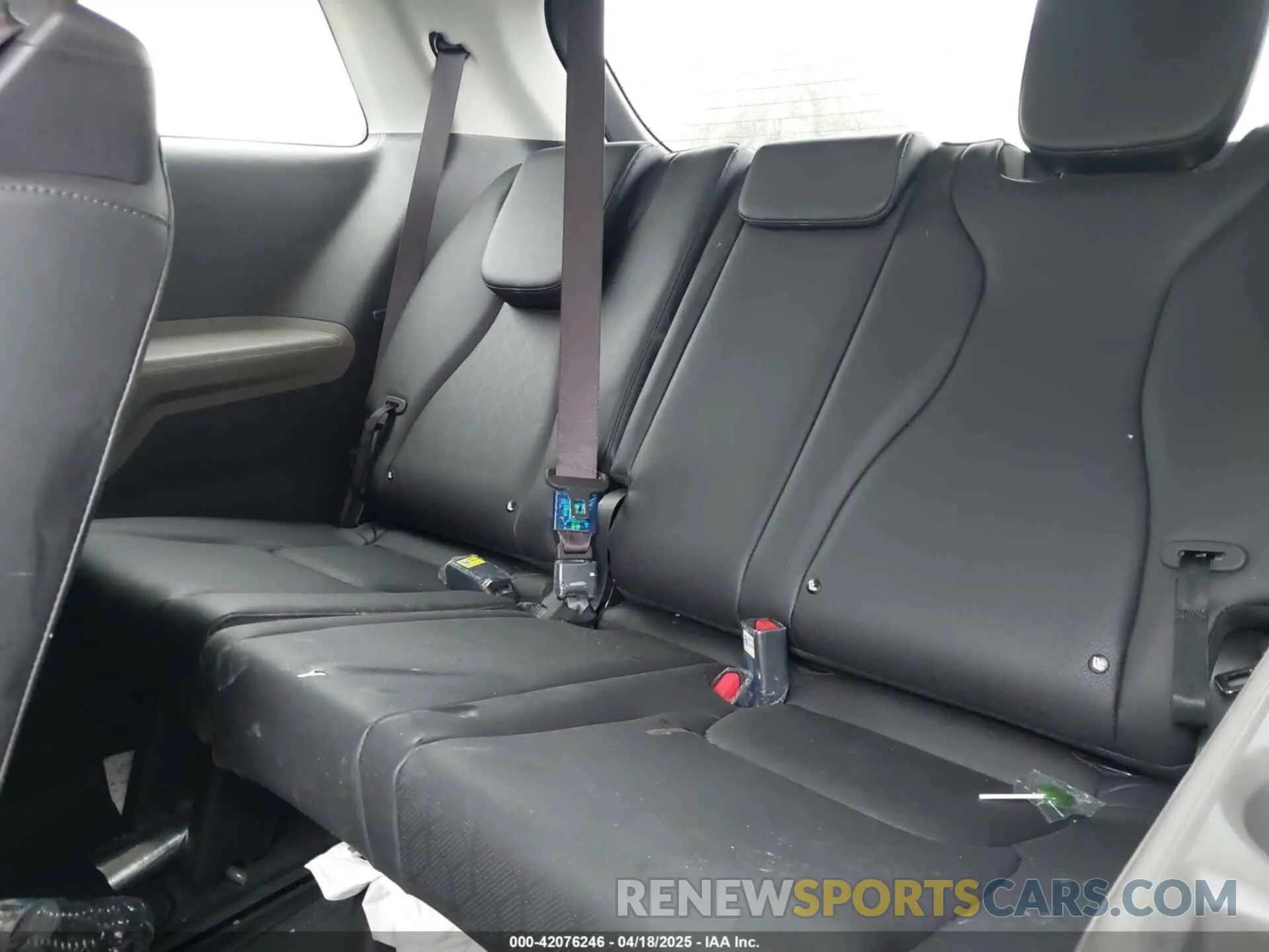 17 Photograph of a damaged car KNDNB5KAXS6049614 KIA CARNIVAL MPV HYBRID 2025