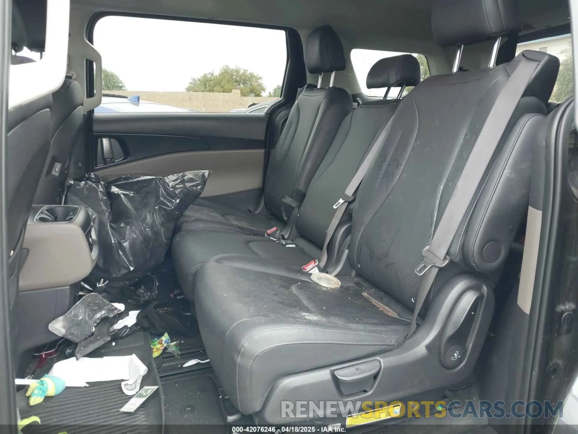 8 Photograph of a damaged car KNDNB5KAXS6049614 KIA CARNIVAL MPV HYBRID 2025
