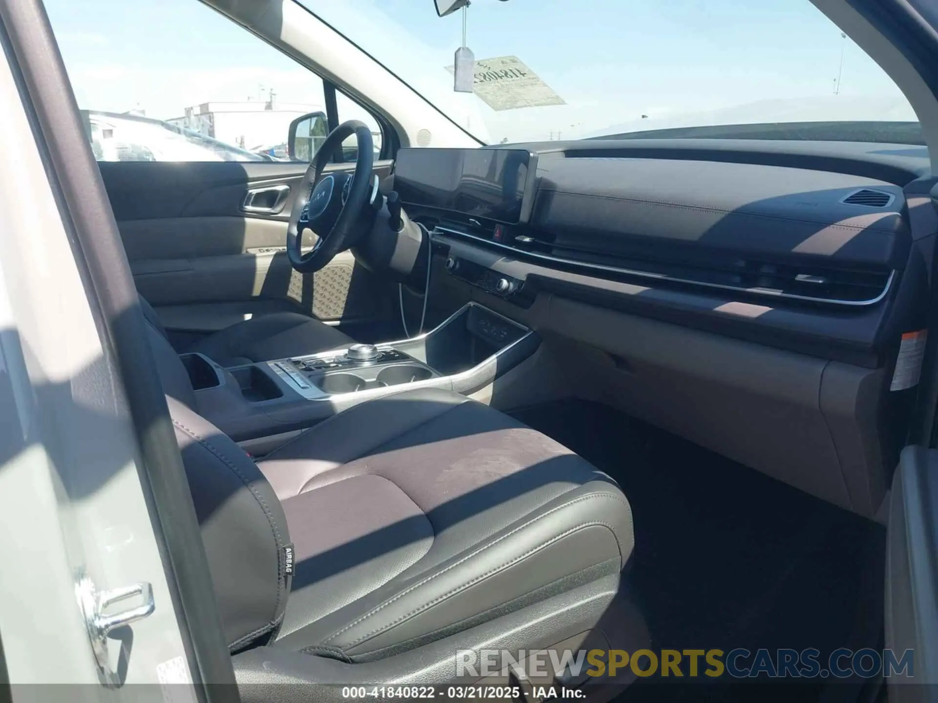 5 Photograph of a damaged car KNDNC5KA6S6044309 KIA CARNIVAL MPV HYBRID 2025
