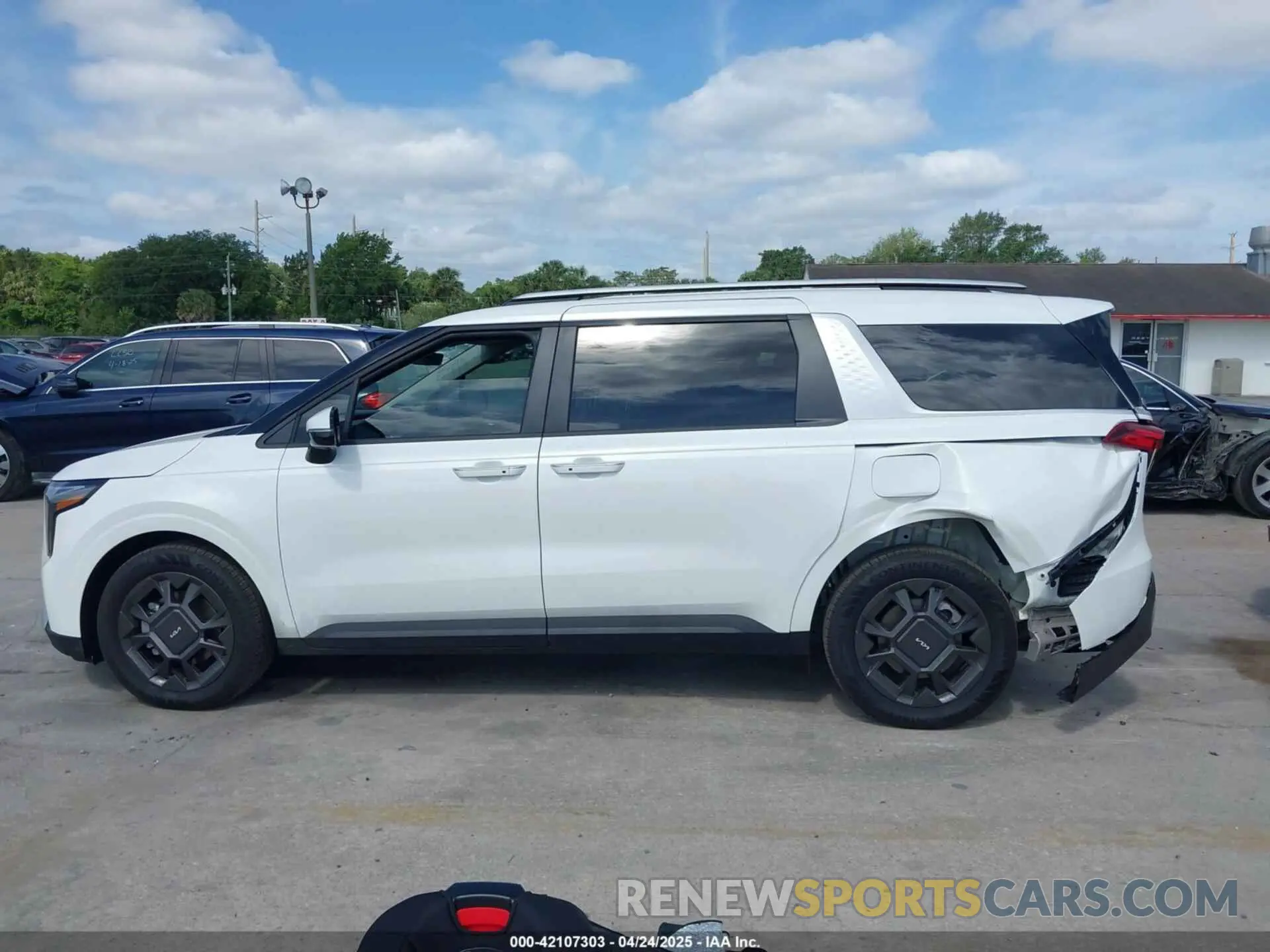 14 Photograph of a damaged car KNDNC5KA7S6051947 KIA CARNIVAL MPV HYBRID 2025