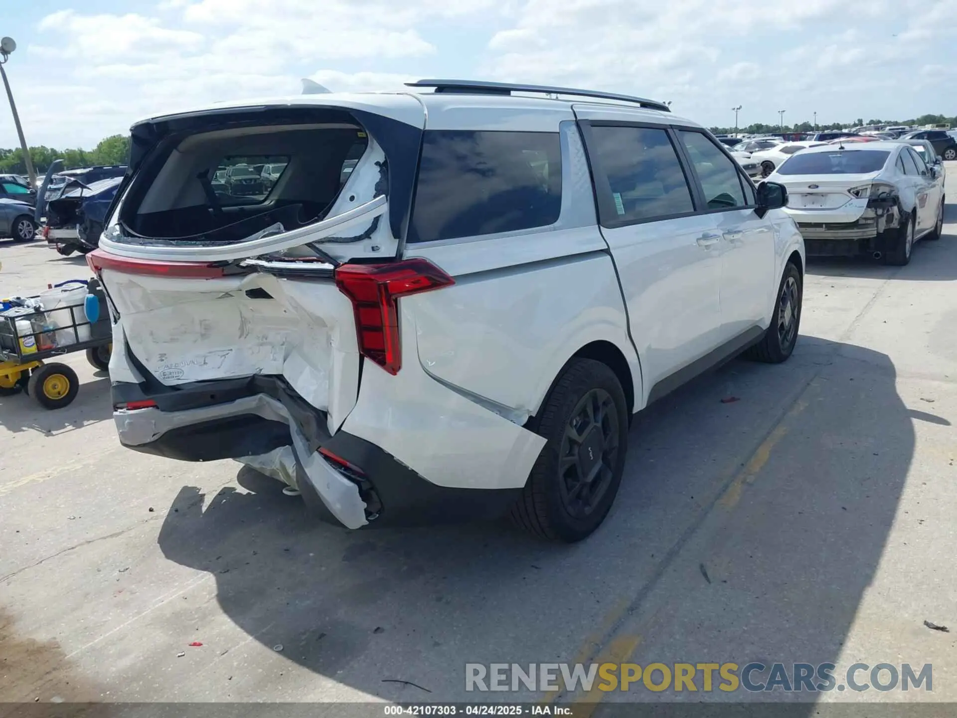 4 Photograph of a damaged car KNDNC5KA7S6051947 KIA CARNIVAL MPV HYBRID 2025