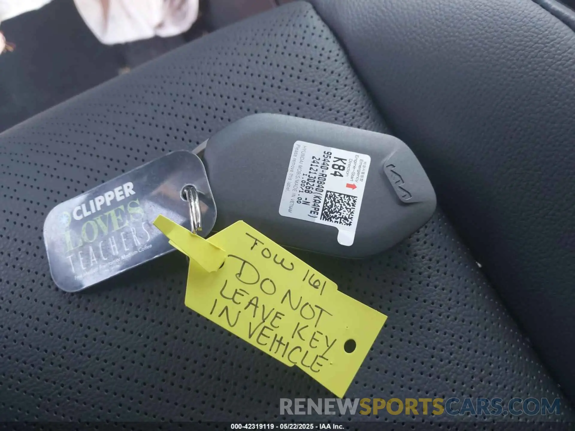 11 Photograph of a damaged car KNDNE5KA2S6066592 KIA CARNIVAL MPV HYBRID 2025