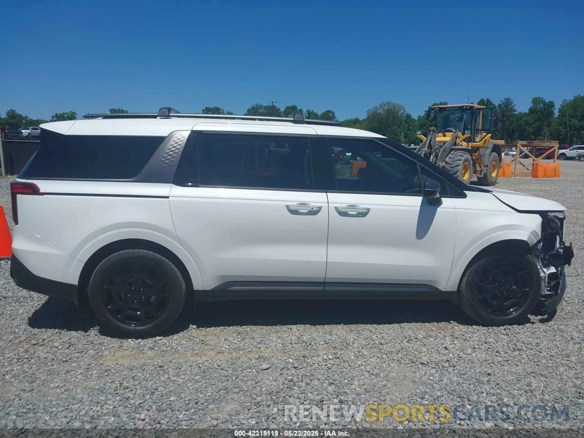 13 Photograph of a damaged car KNDNE5KA2S6066592 KIA CARNIVAL MPV HYBRID 2025
