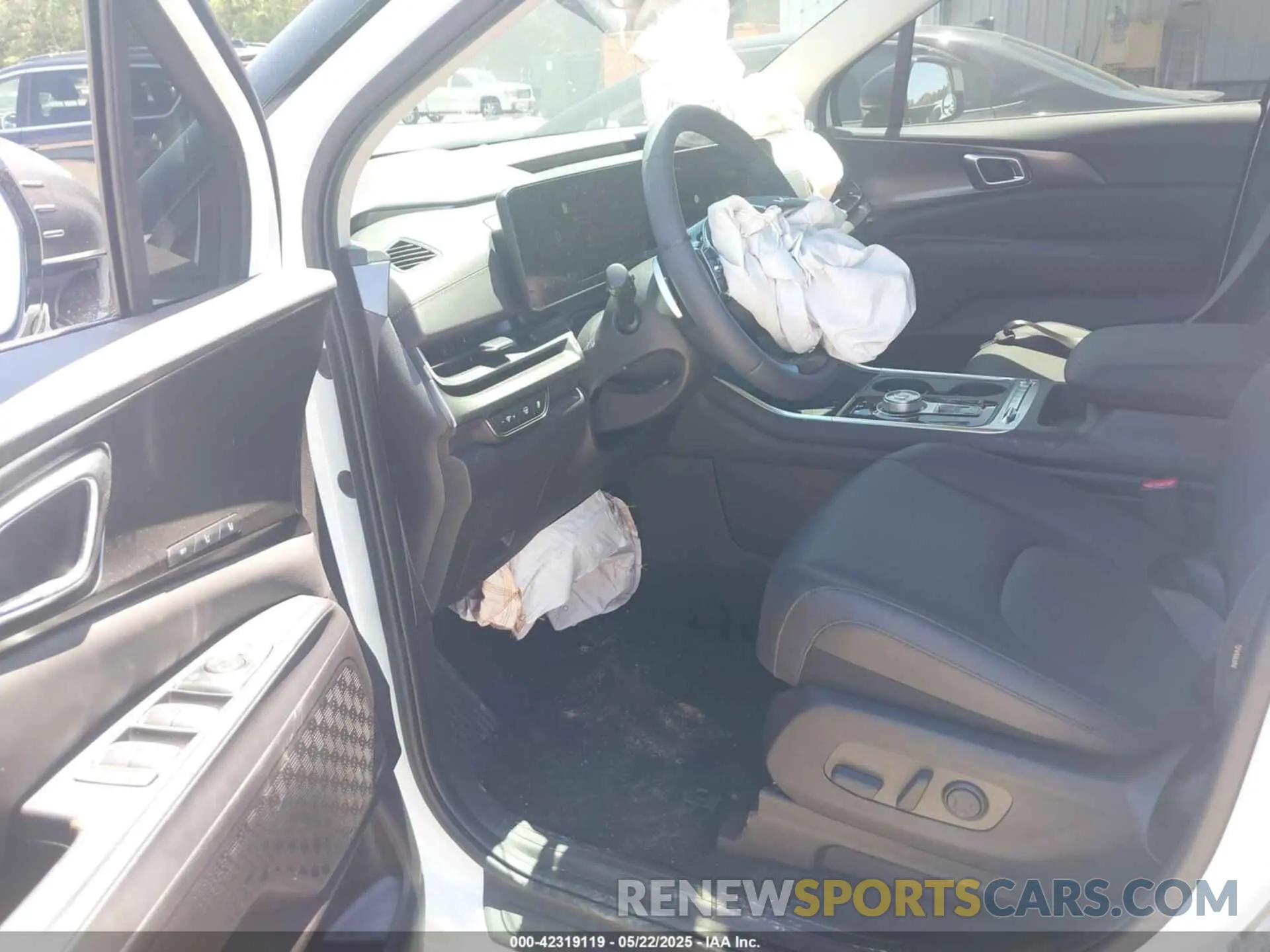 5 Photograph of a damaged car KNDNE5KA2S6066592 KIA CARNIVAL MPV HYBRID 2025