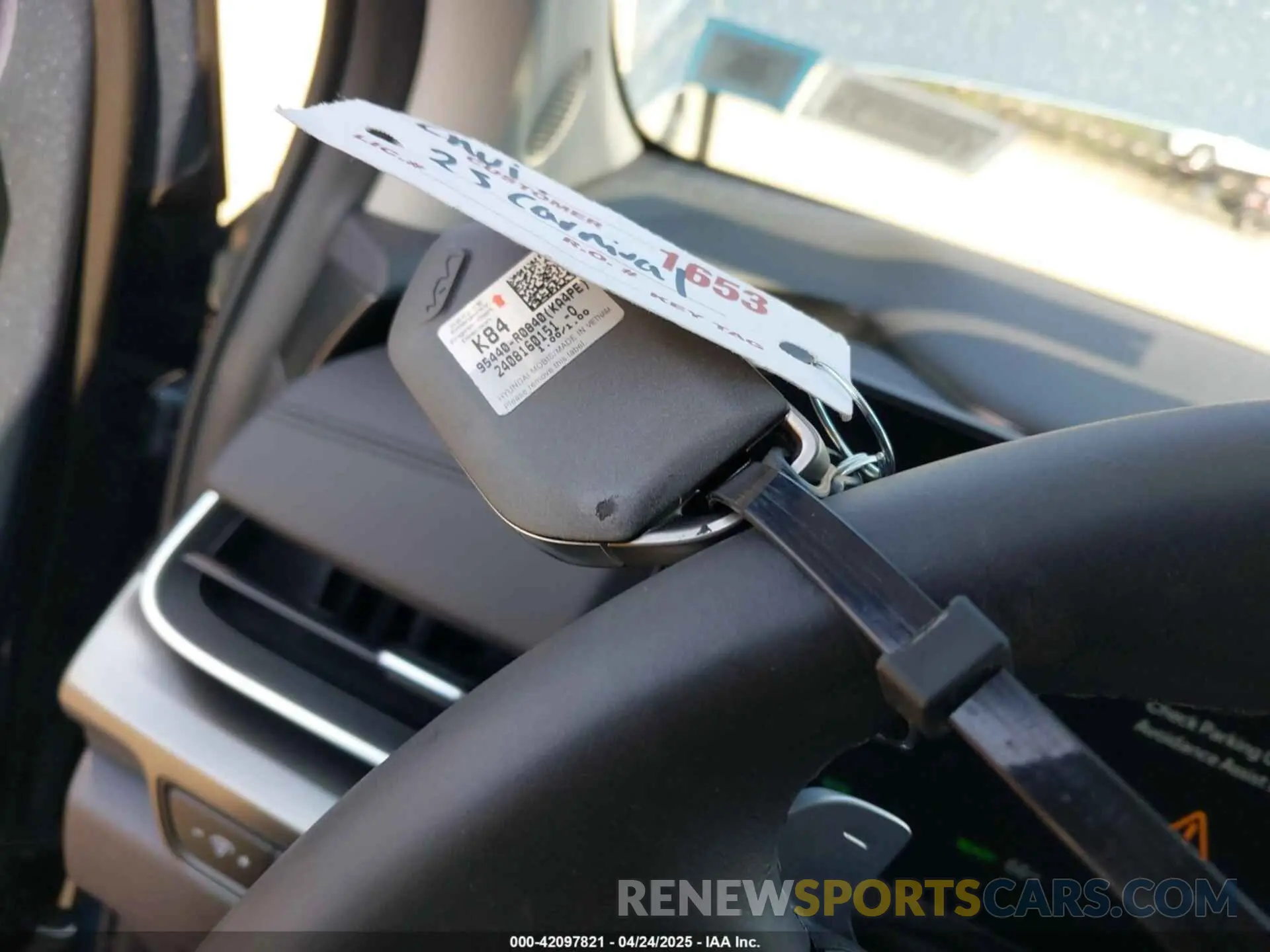 11 Photograph of a damaged car KNDNE5KA6S6037631 KIA CARNIVAL MPV HYBRID 2025