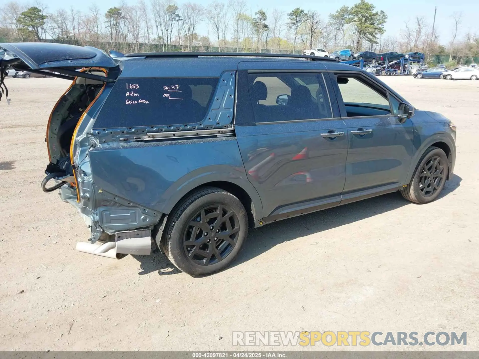 4 Photograph of a damaged car KNDNE5KA6S6037631 KIA CARNIVAL MPV HYBRID 2025