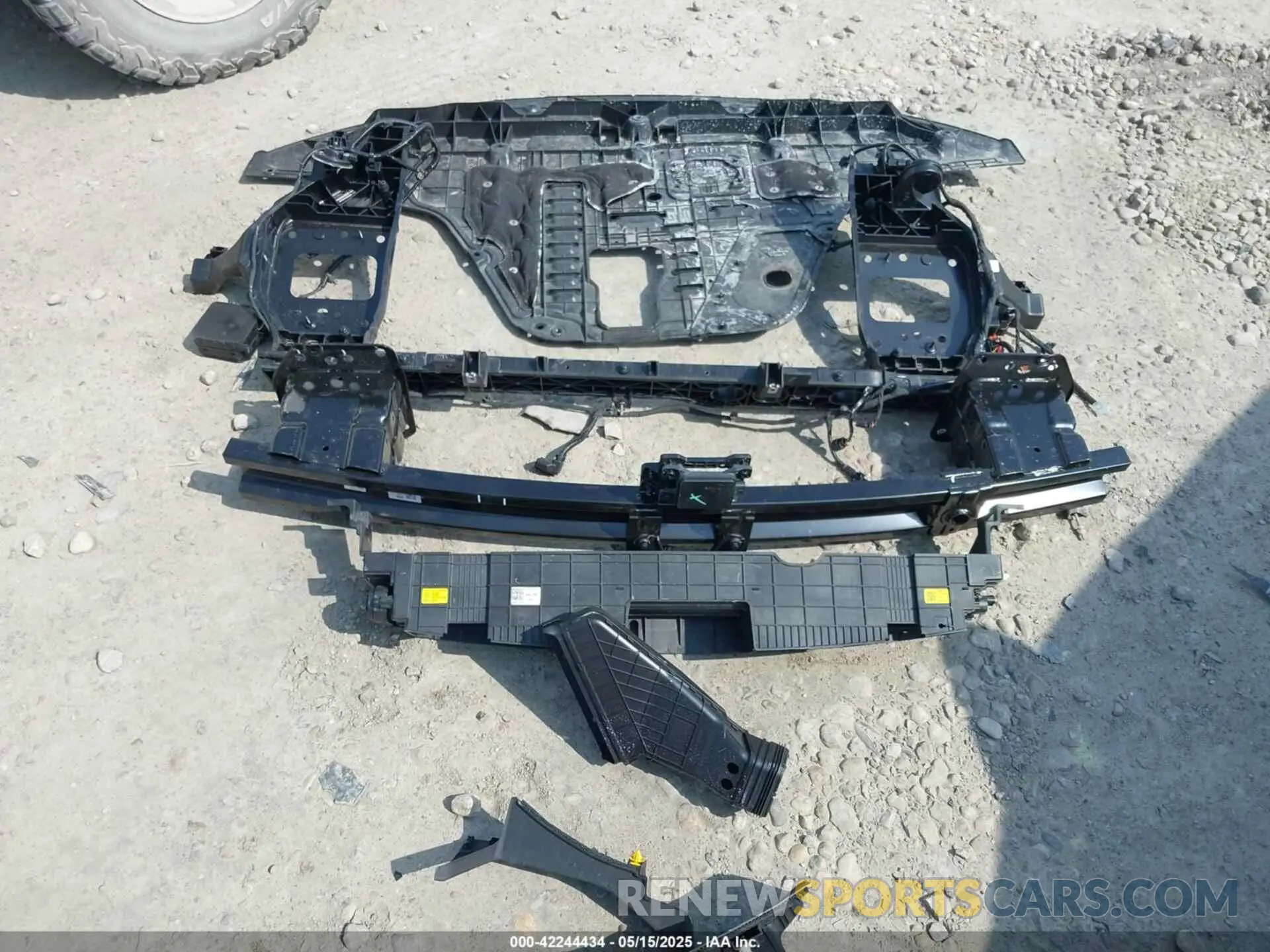 11 Photograph of a damaged car KNDNE5KA8S6042829 KIA CARNIVAL MPV HYBRID 2025