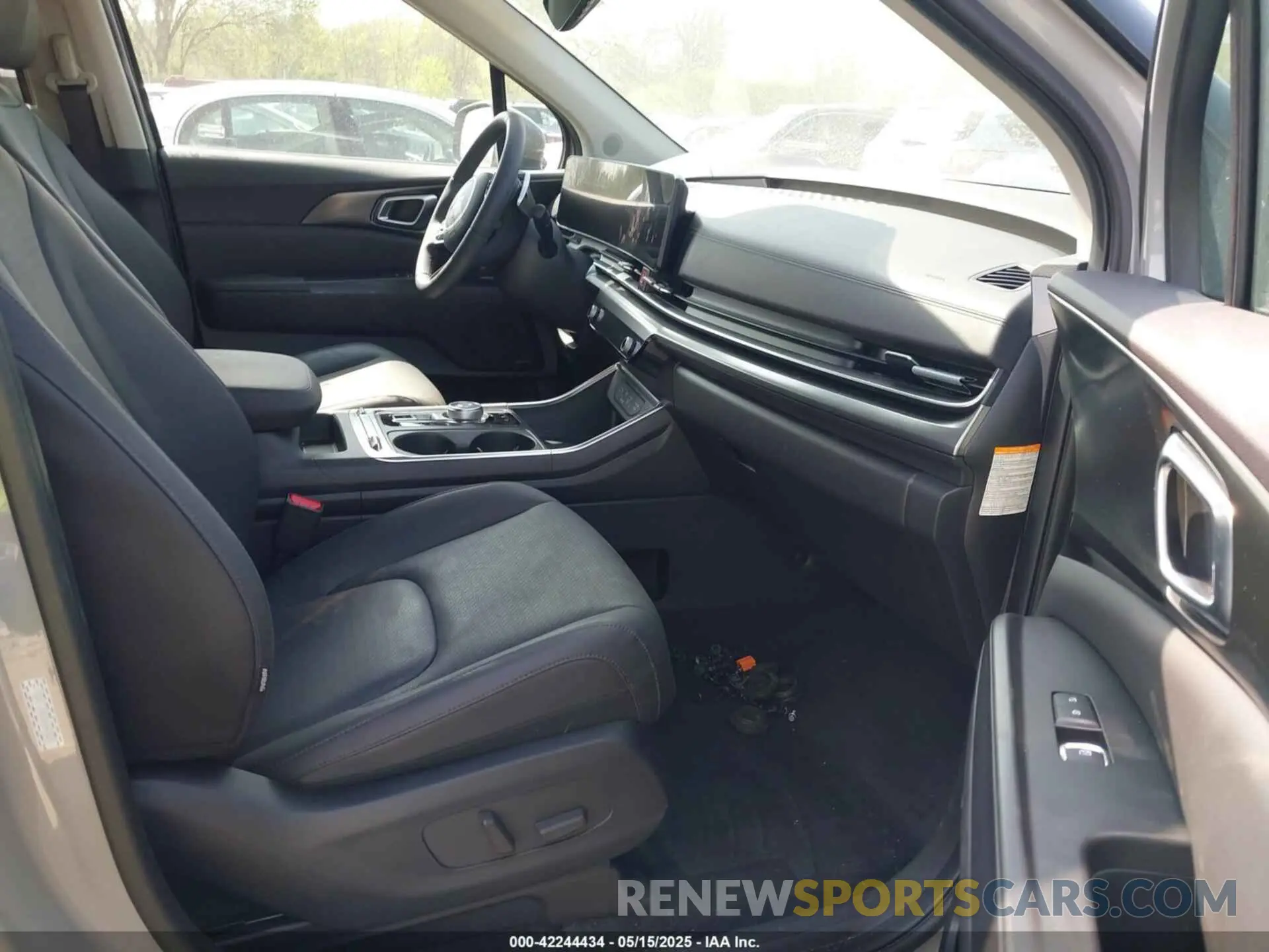 5 Photograph of a damaged car KNDNE5KA8S6042829 KIA CARNIVAL MPV HYBRID 2025
