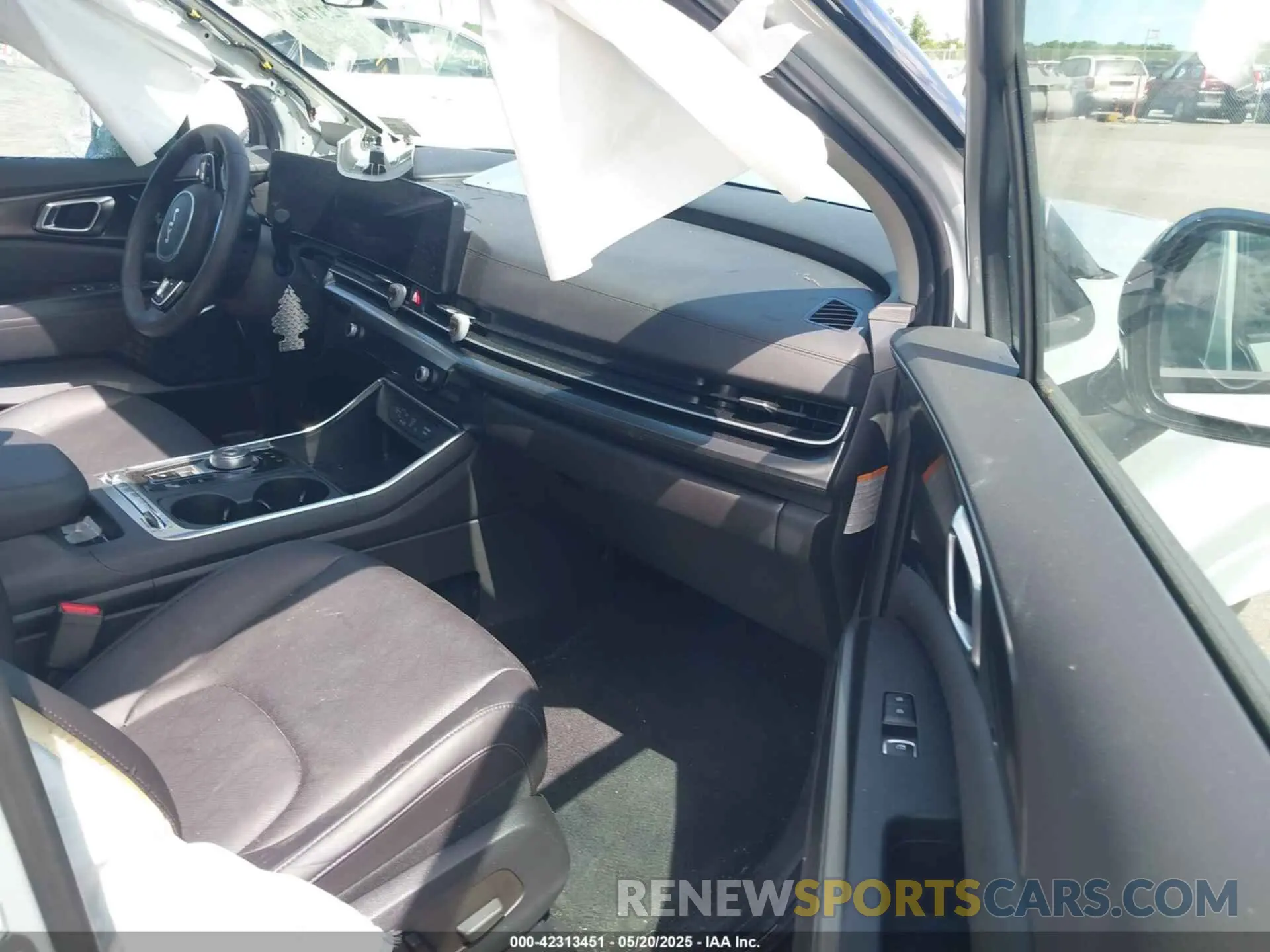 5 Photograph of a damaged car KNDNE5KA9S6030950 KIA CARNIVAL MPV HYBRID 2025