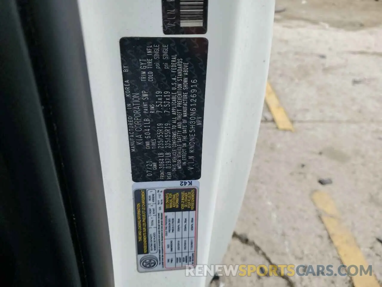 13 Photograph of a damaged car KNDNE5H30N6126916 KIA CARNIVAL S 2022