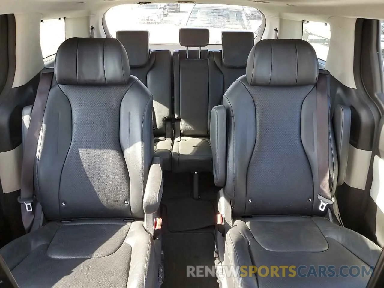 10 Photograph of a damaged car KNDNE5H35N6072755 KIA CARNIVAL S 2022