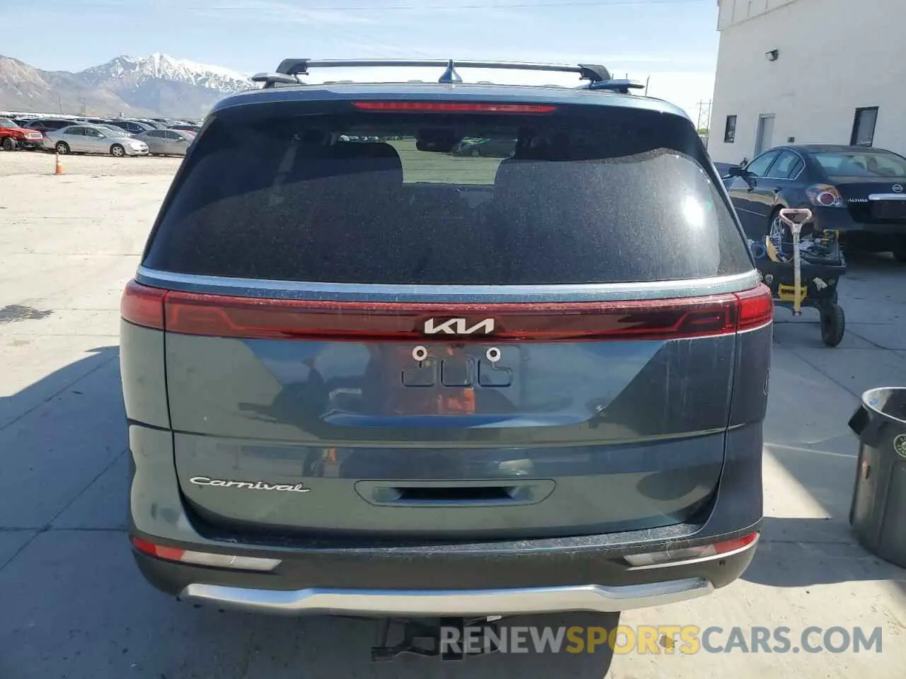 6 Photograph of a damaged car KNDNE5H38N6145245 KIA CARNIVAL S 2022