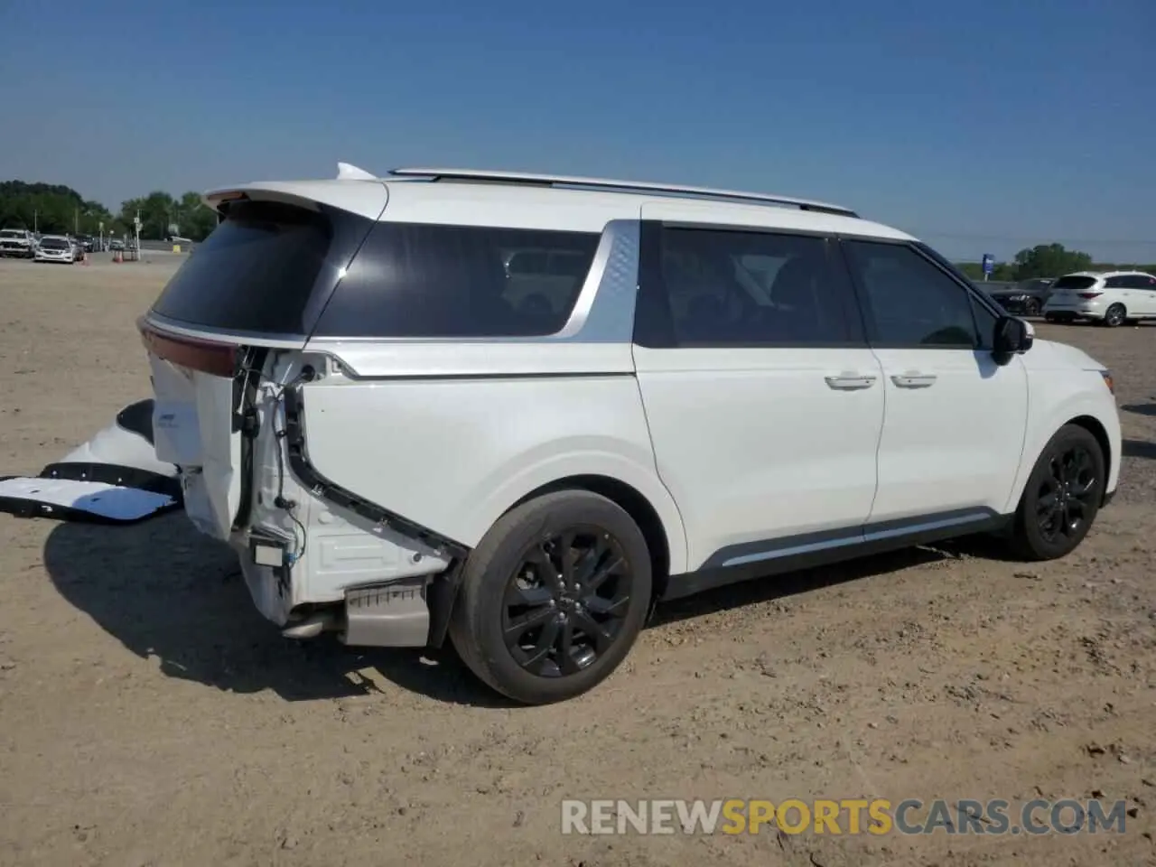 3 Photograph of a damaged car KNDNE5H38P6225759 KIA CARNIVAL S 2023