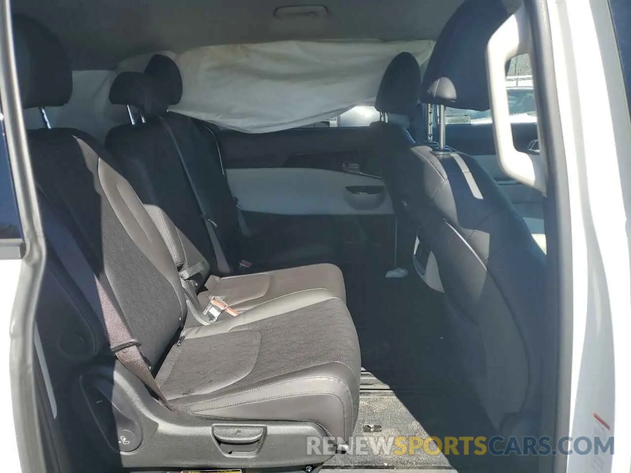 12 Photograph of a damaged car KNDNE5H30R6370054 KIA CARNIVAL S 2024