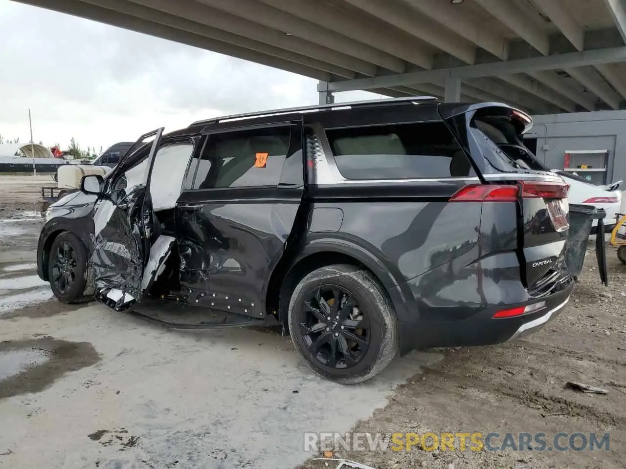 2 Photograph of a damaged car KNDNE5H33R6419621 KIA CARNIVAL S 2024