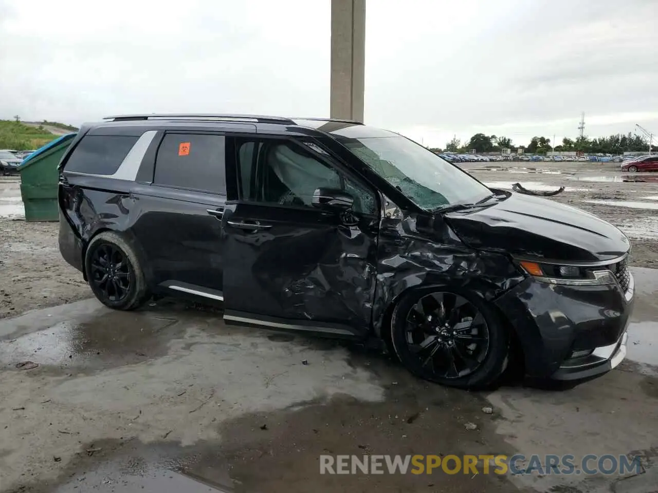 4 Photograph of a damaged car KNDNE5H33R6419621 KIA CARNIVAL S 2024