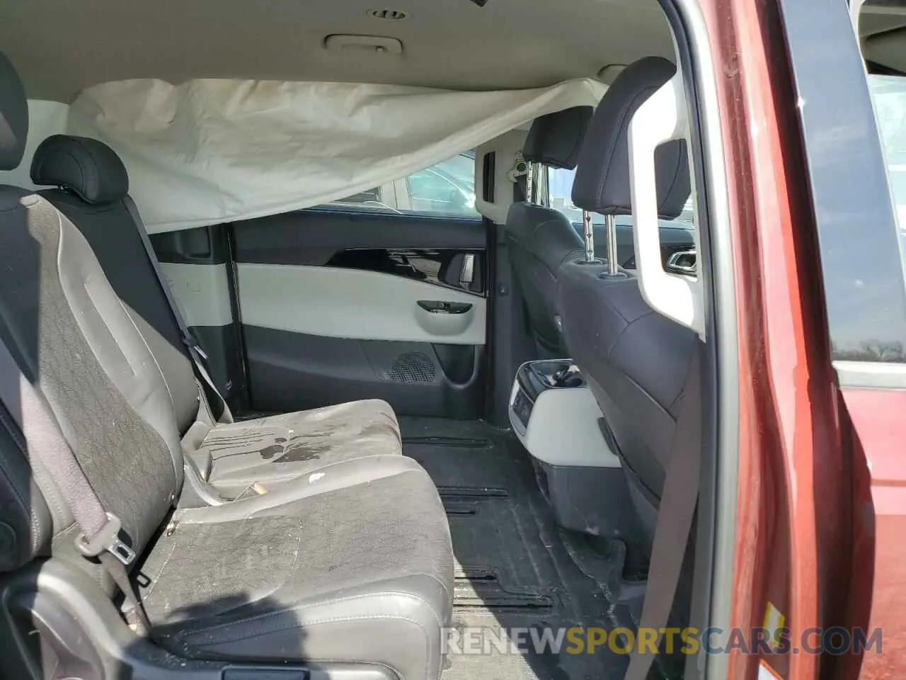 11 Photograph of a damaged car KNDNE5H39R6306238 KIA CARNIVAL S 2024