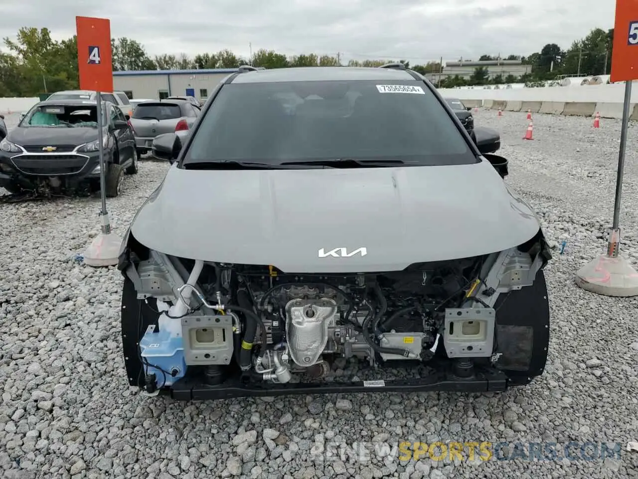 5 Photograph of a damaged car KNDNE5K33S6457526 KIA CARNIVAL S 2025