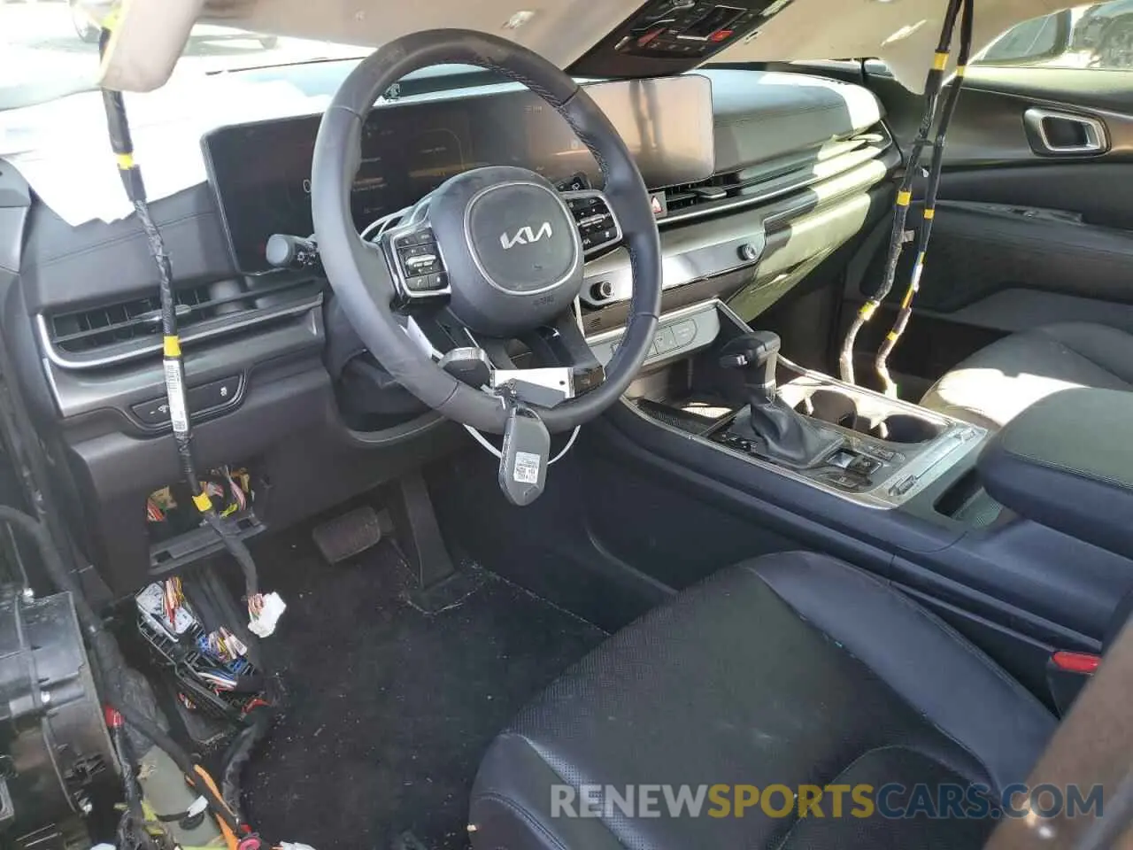 8 Photograph of a damaged car KNDNE5K38S6461393 KIA CARNIVAL S 2025