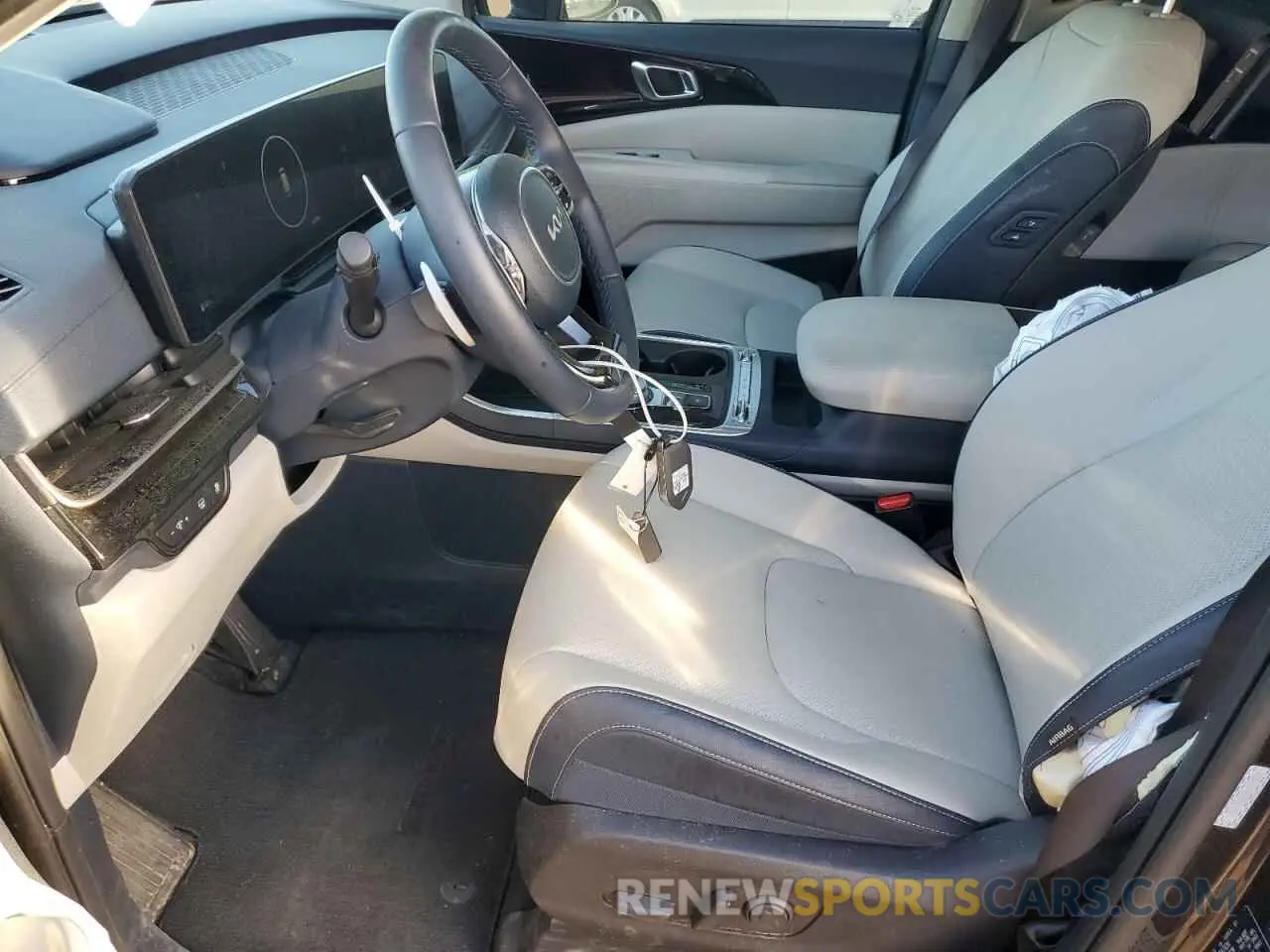7 Photograph of a damaged car KNDNE5KA0S6034319 KIA CARNIVAL S 2025