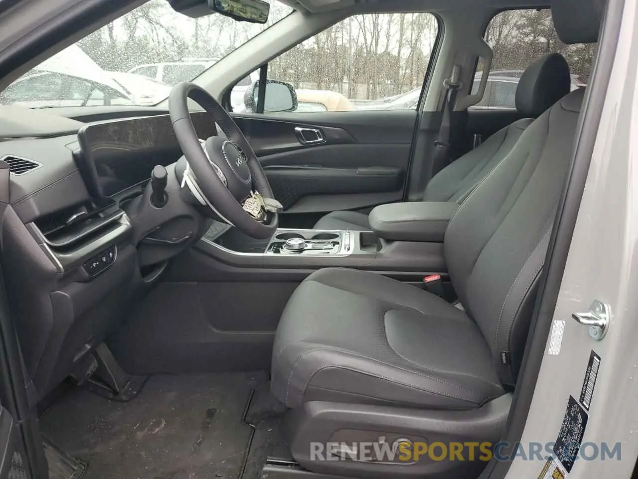 7 Photograph of a damaged car KNDNE5KA0S6043246 KIA CARNIVAL S 2025