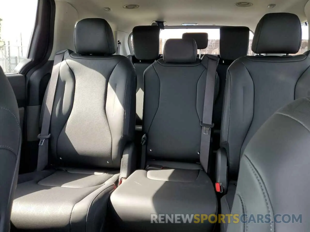 10 Photograph of a damaged car KNDNE5KA1S6029288 KIA CARNIVAL S 2025