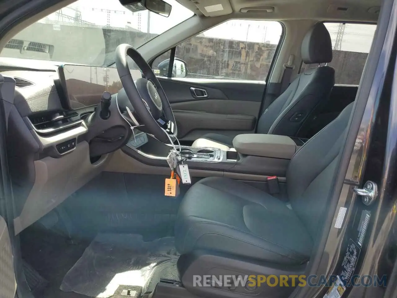 7 Photograph of a damaged car KNDNE5KA1S6029288 KIA CARNIVAL S 2025