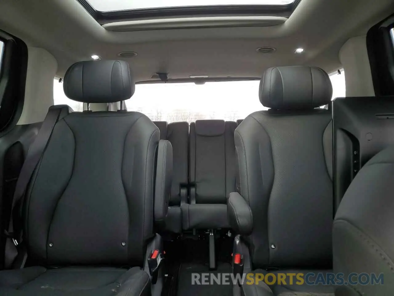 10 Photograph of a damaged car KNDNE5KA1S6030120 KIA CARNIVAL S 2025