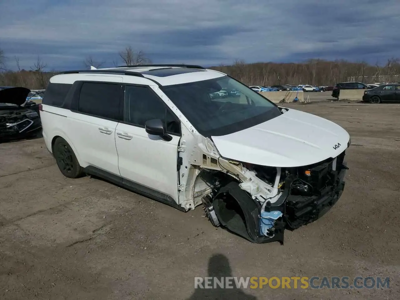 4 Photograph of a damaged car KNDNE5KA1S6030120 KIA CARNIVAL S 2025