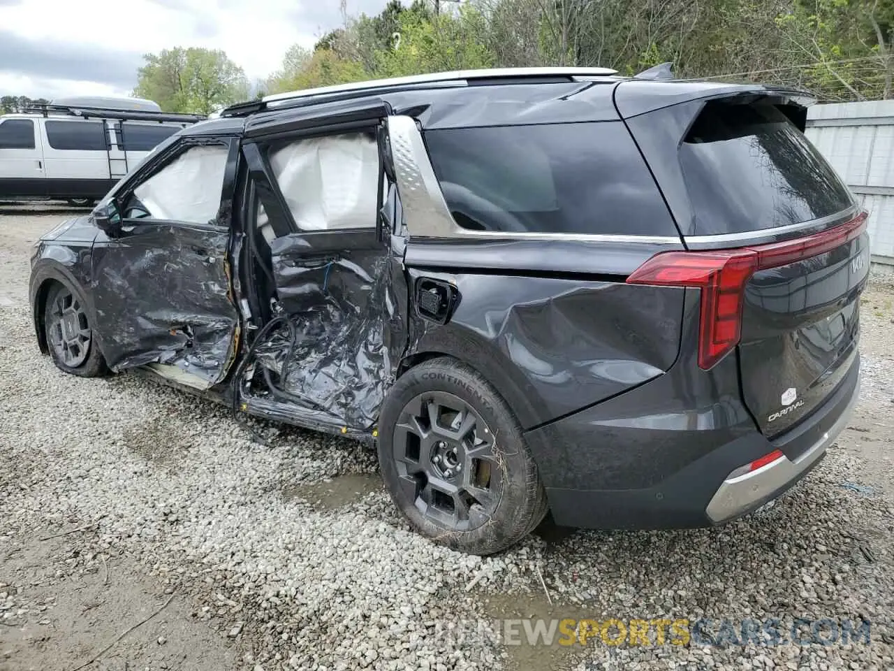 2 Photograph of a damaged car KNDNE5KA2S6060422 KIA CARNIVAL S 2025