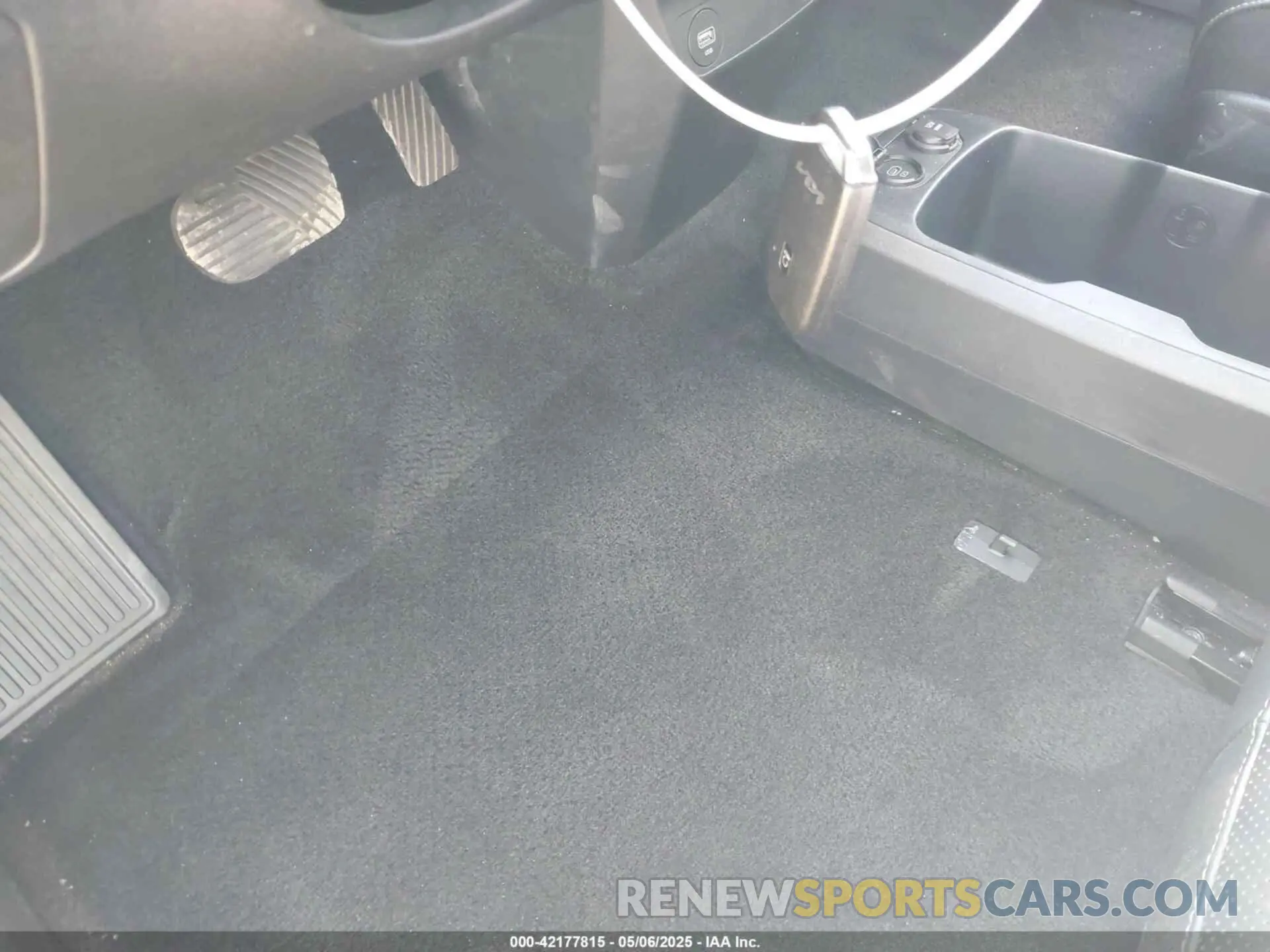 11 Photograph of a damaged car KNDC34LA7N5081203 KIA EV6 2022