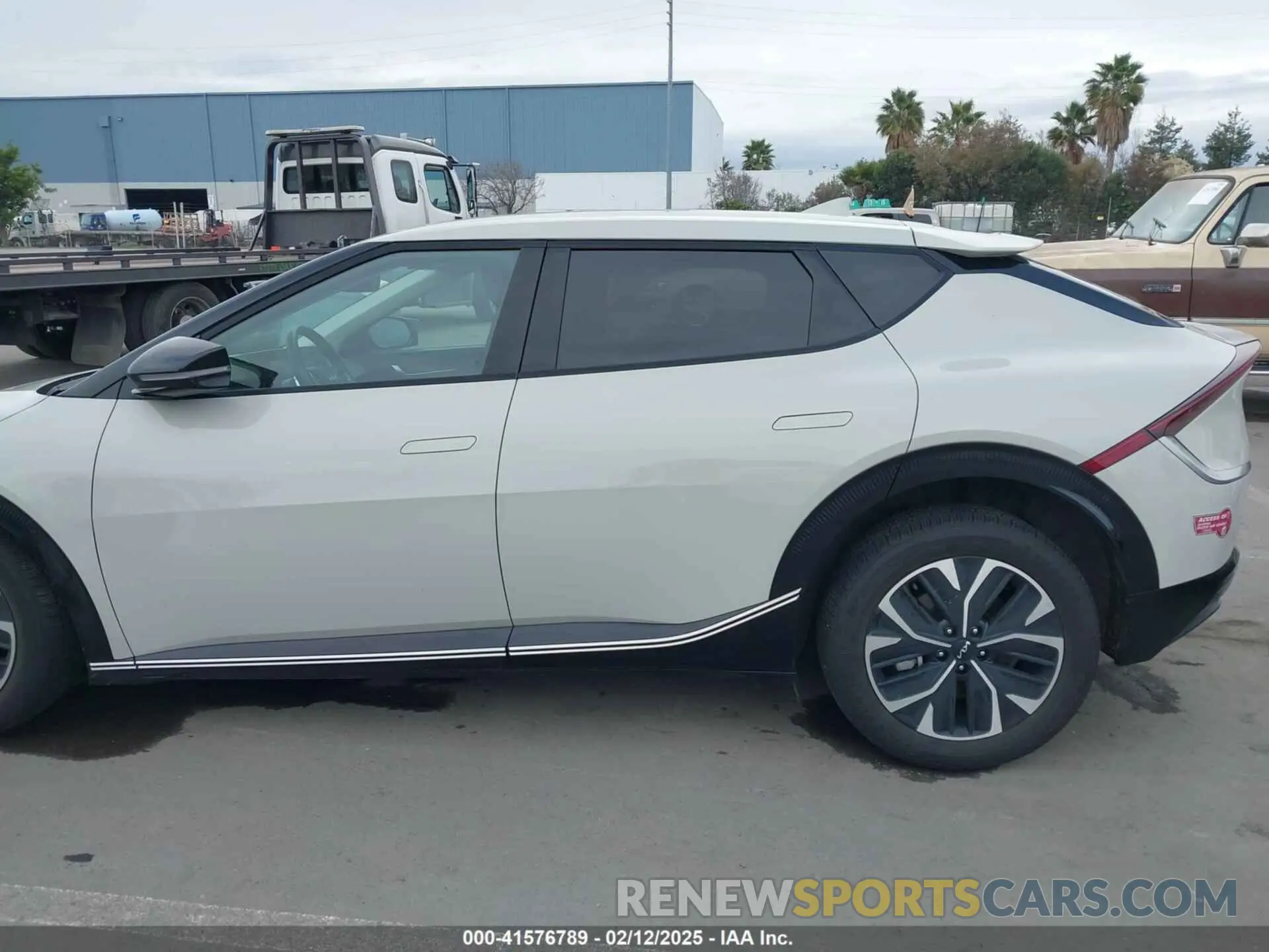 14 Photograph of a damaged car KNDC34LA9N5043553 KIA EV6 2022