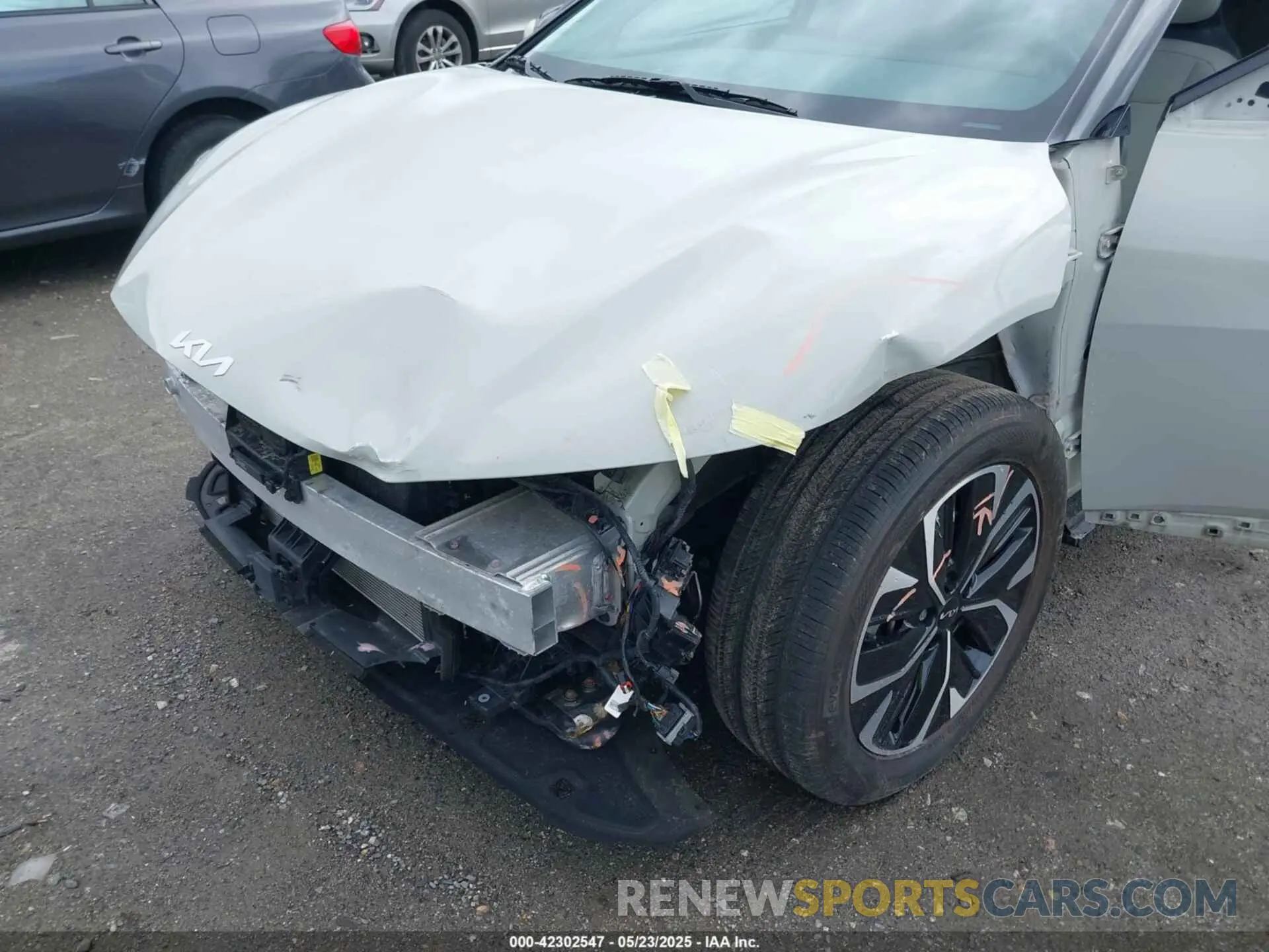 6 Photograph of a damaged car KNDC3DLC0N5043037 KIA EV6 2022