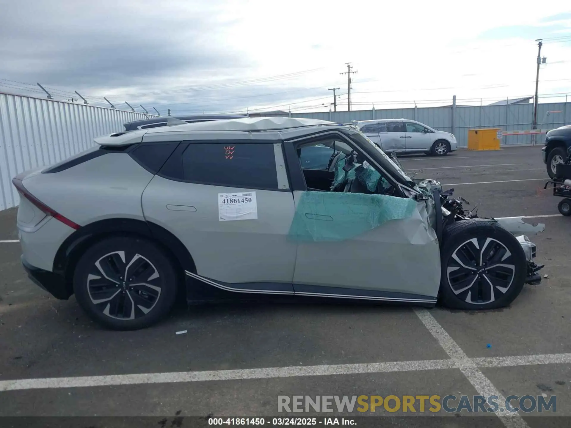 13 Photograph of a damaged car KNDC3DLC1N5053043 KIA EV6 2022