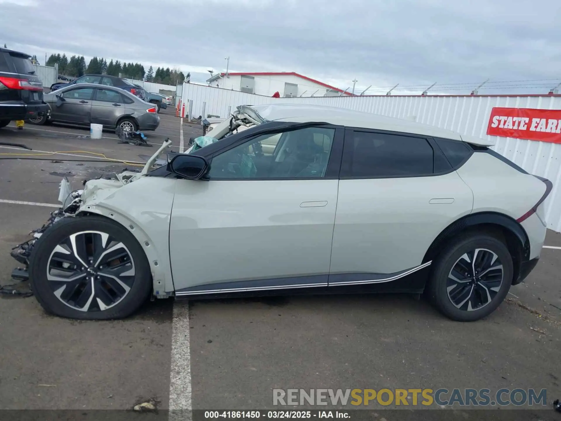 14 Photograph of a damaged car KNDC3DLC1N5053043 KIA EV6 2022