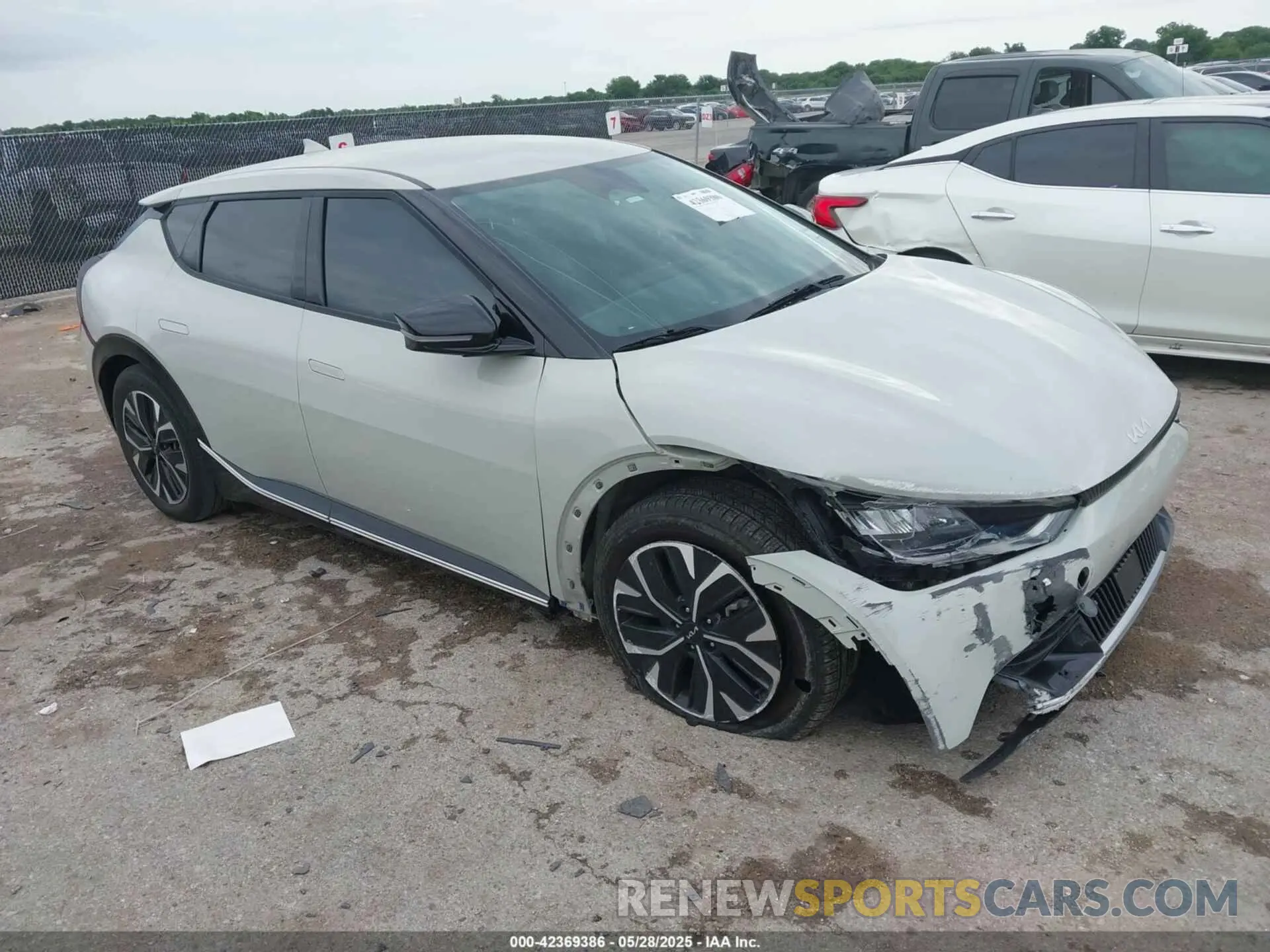 1 Photograph of a damaged car KNDC3DLC2N5043069 KIA EV6 2022