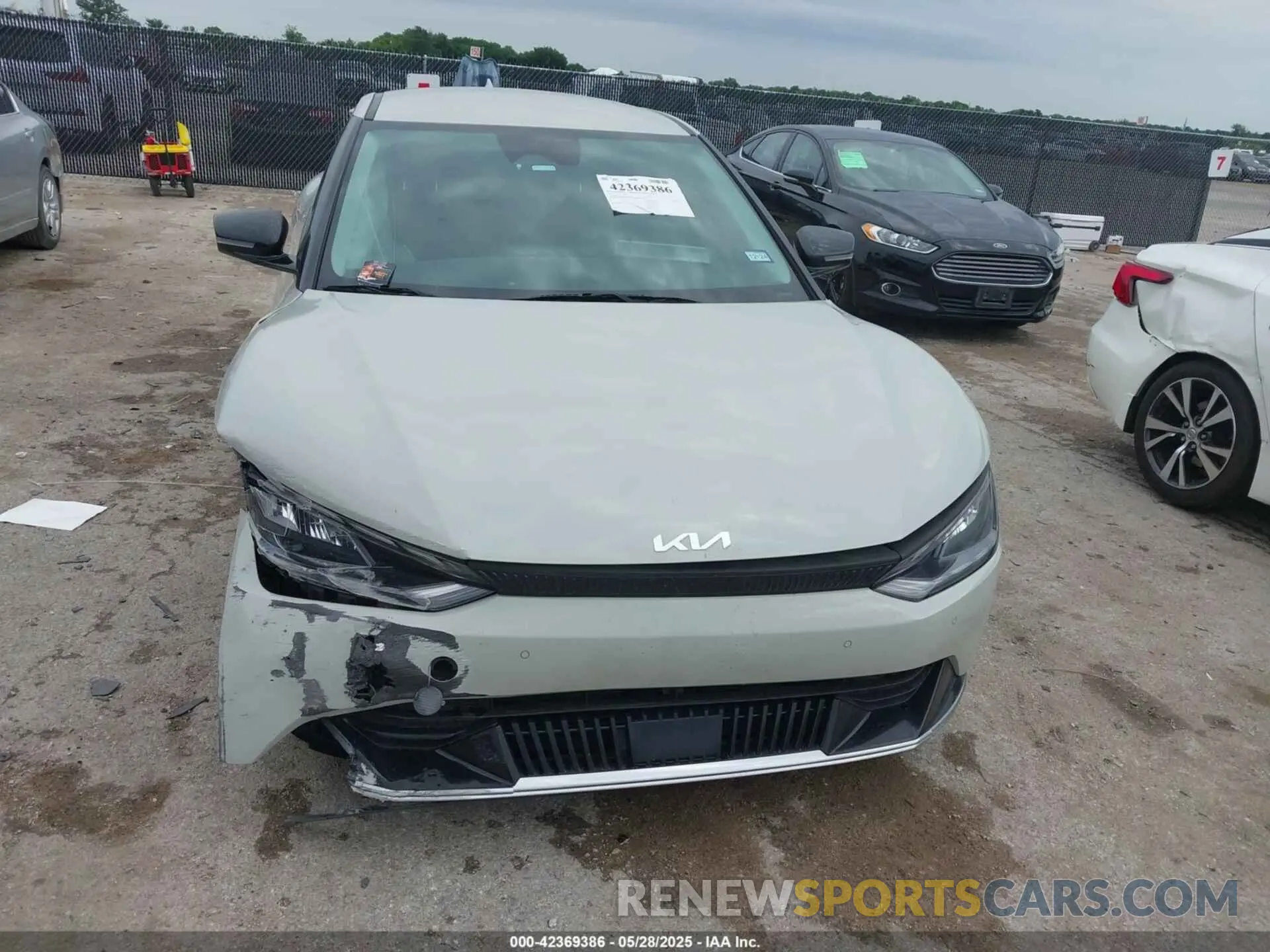 6 Photograph of a damaged car KNDC3DLC2N5043069 KIA EV6 2022
