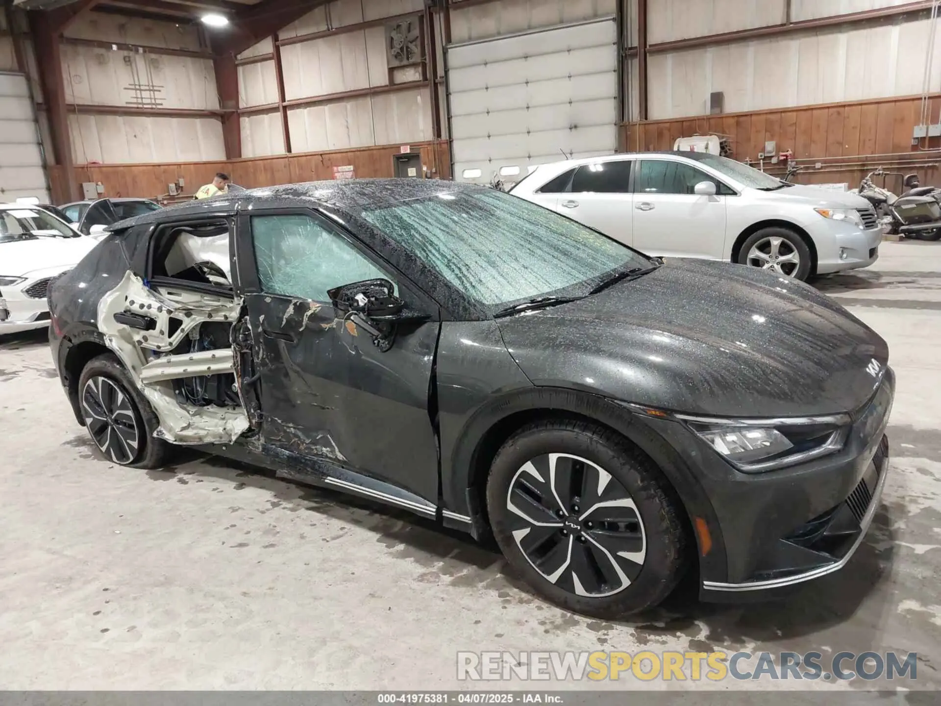 1 Photograph of a damaged car KNDC3DLC3N5062116 KIA EV6 2022