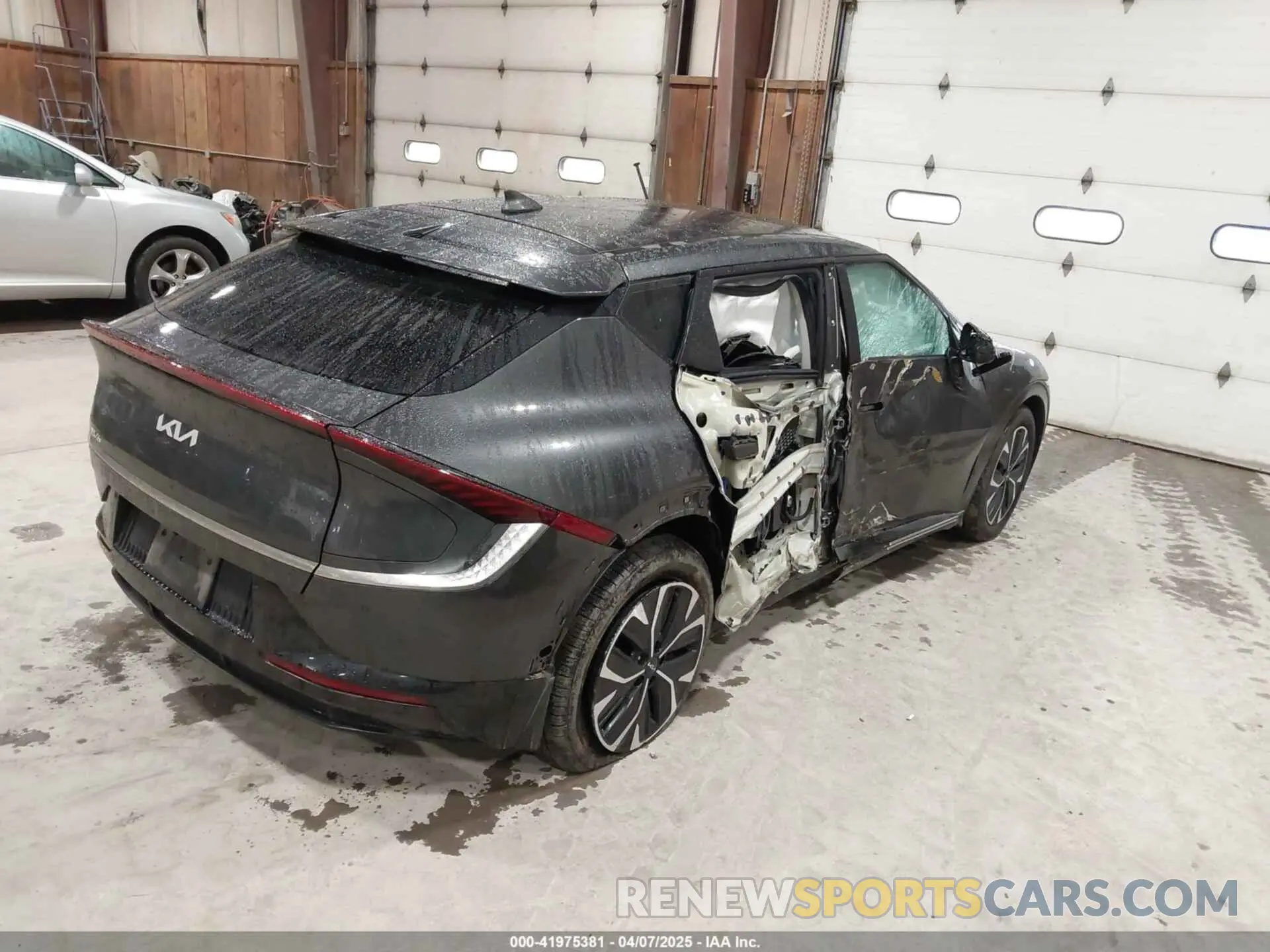 4 Photograph of a damaged car KNDC3DLC3N5062116 KIA EV6 2022