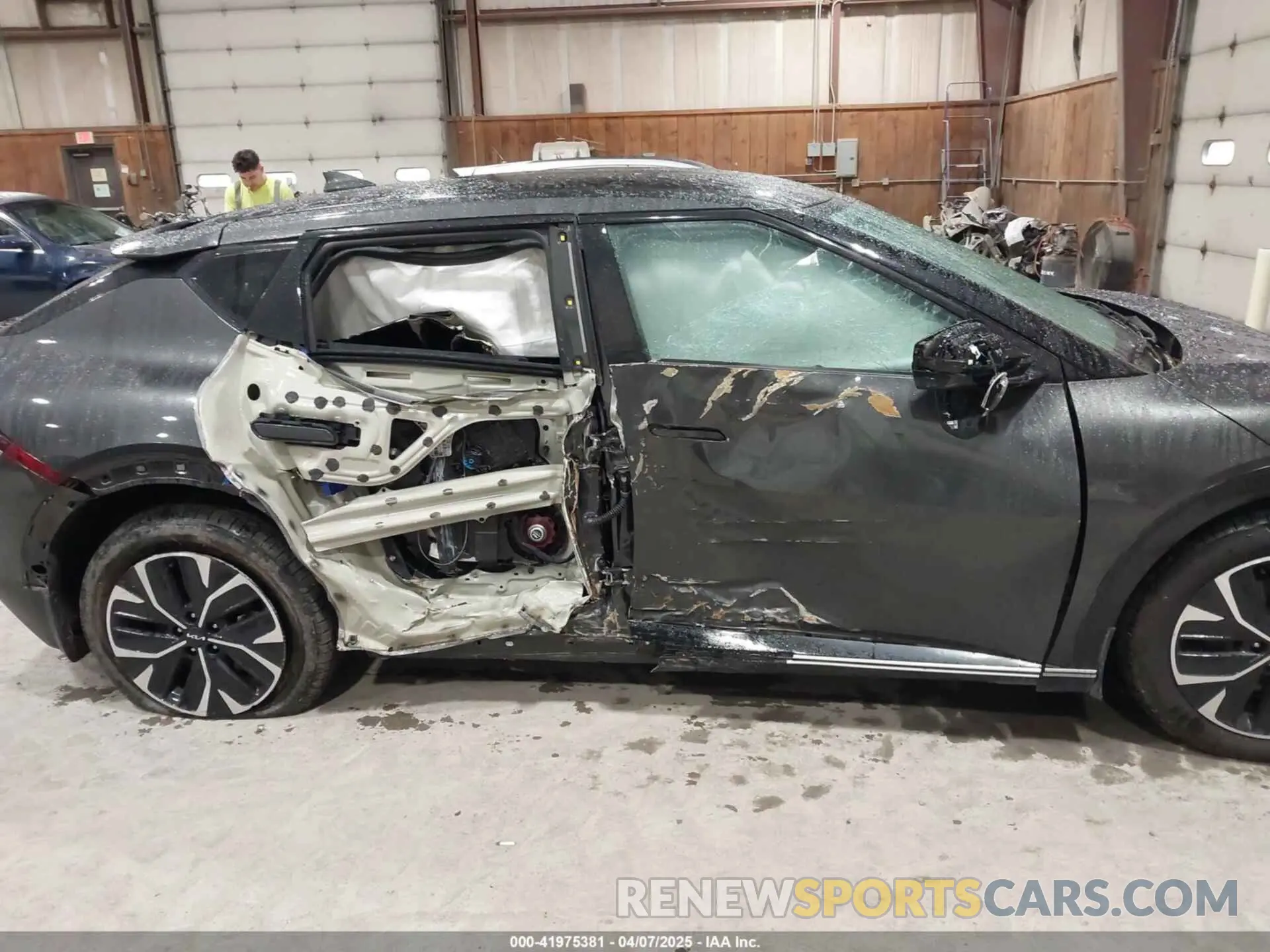 6 Photograph of a damaged car KNDC3DLC3N5062116 KIA EV6 2022