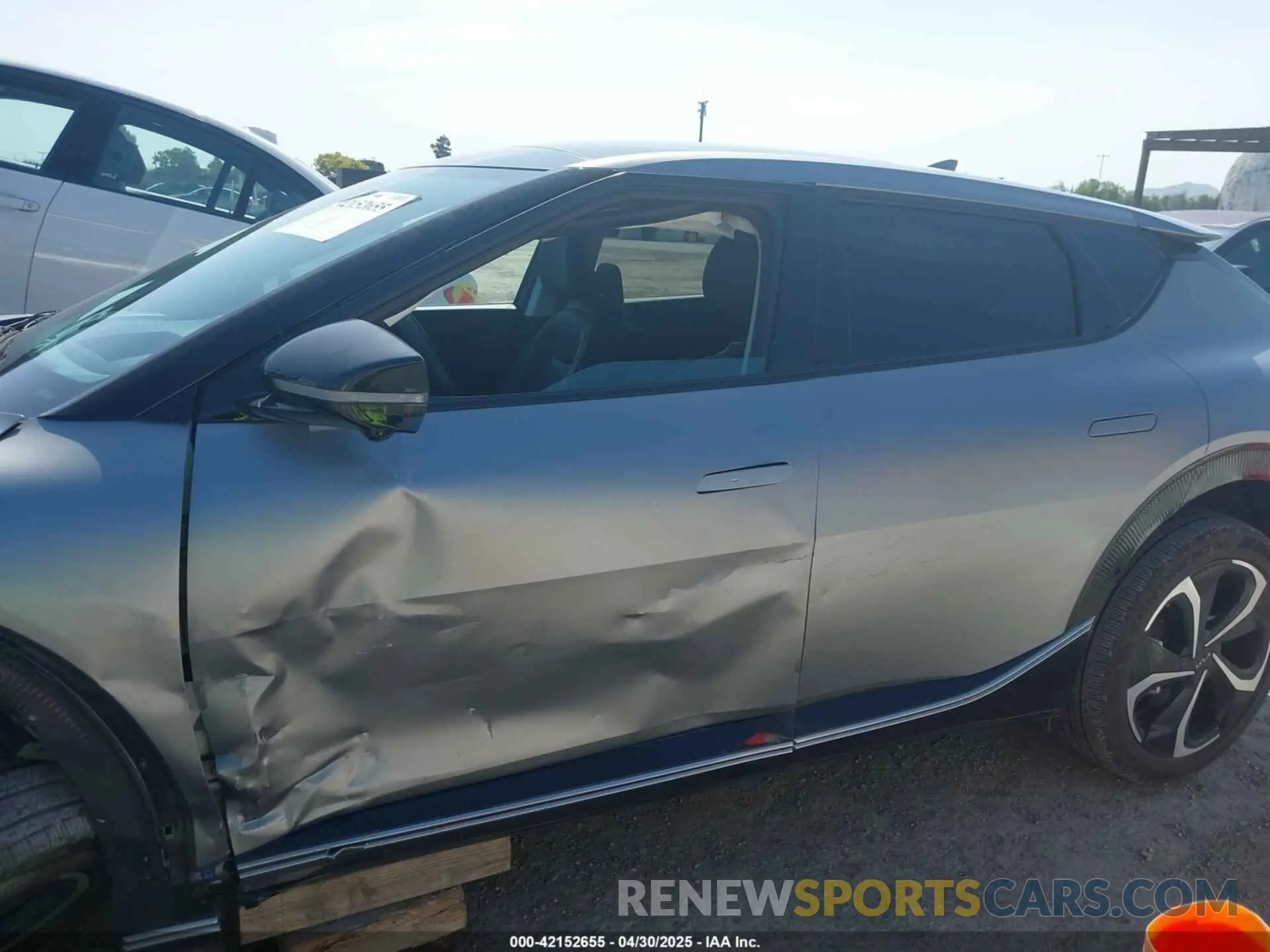 14 Photograph of a damaged car KNDC3DLC6N5035363 KIA EV6 2022